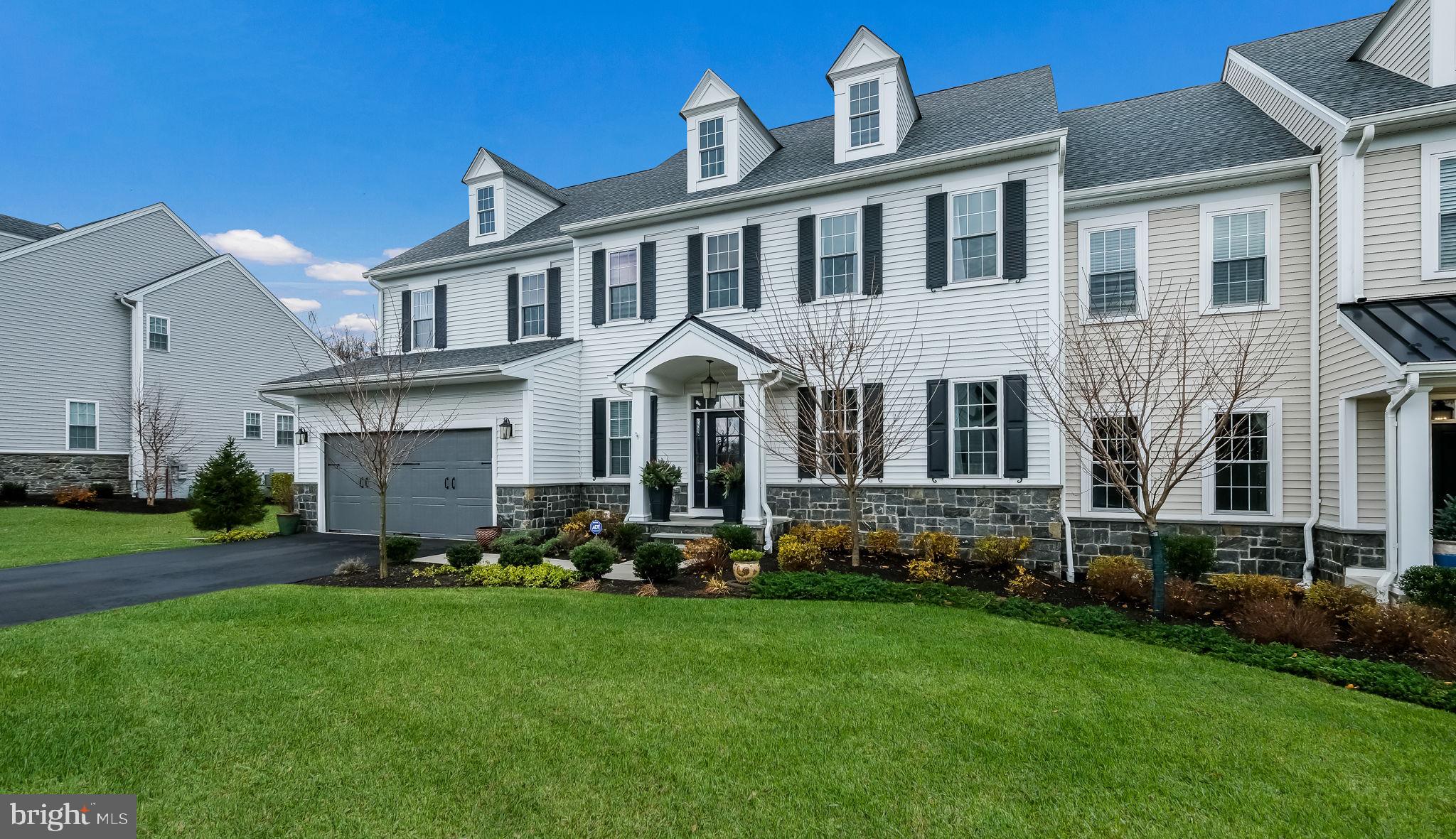 208 Manor Rd