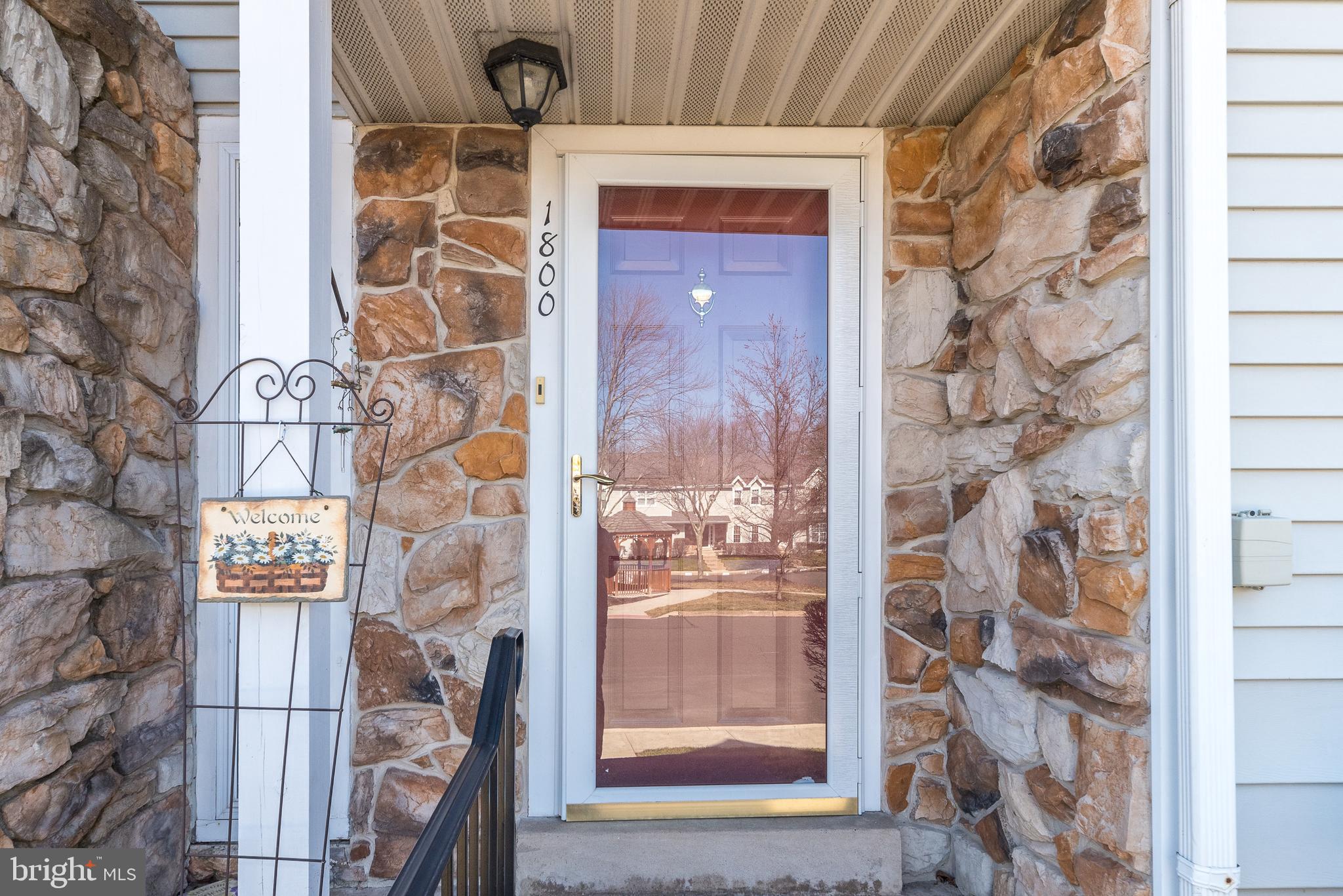 1800 Red Maple Grv