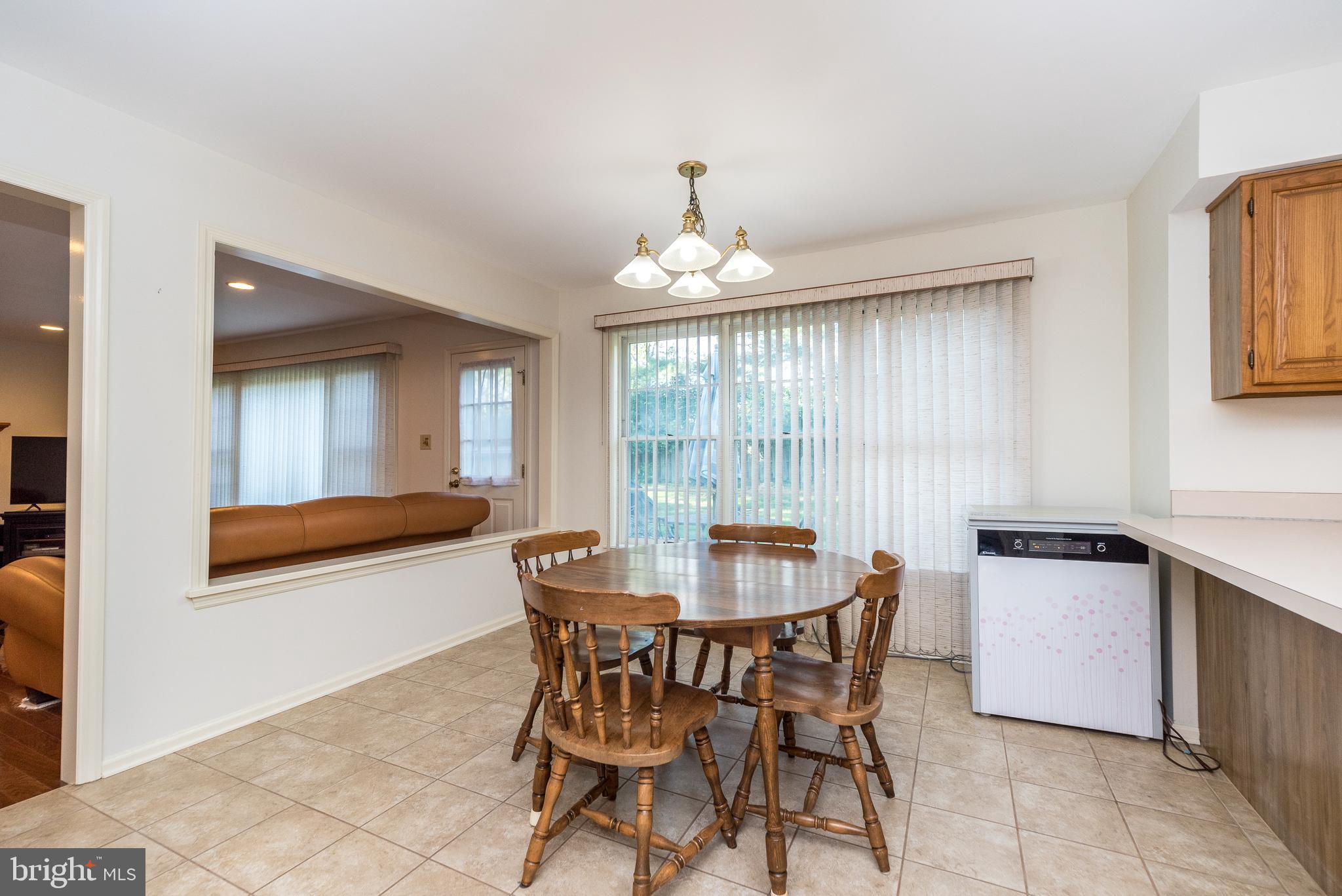 680 Chatham Ln