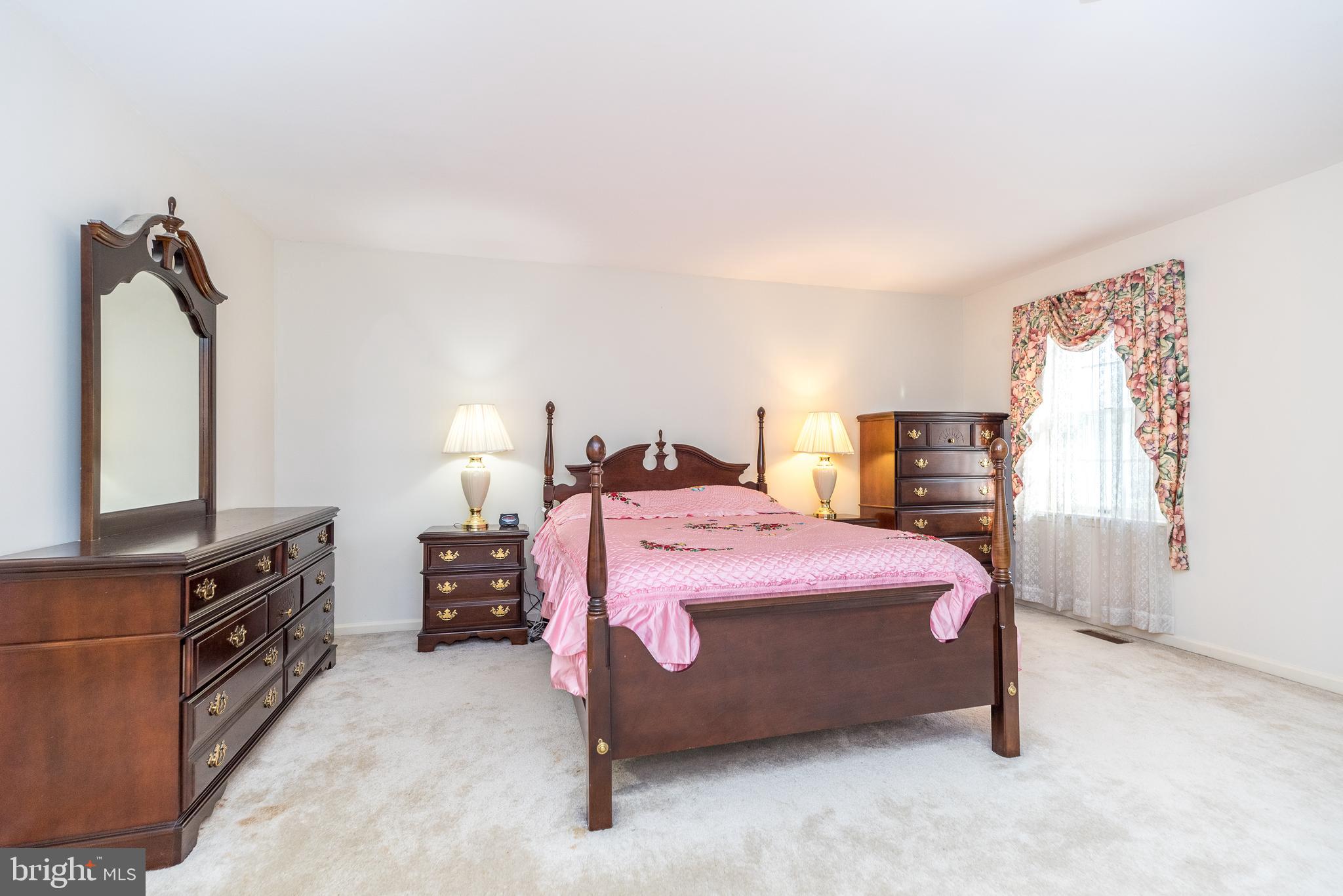 680 Chatham Ln