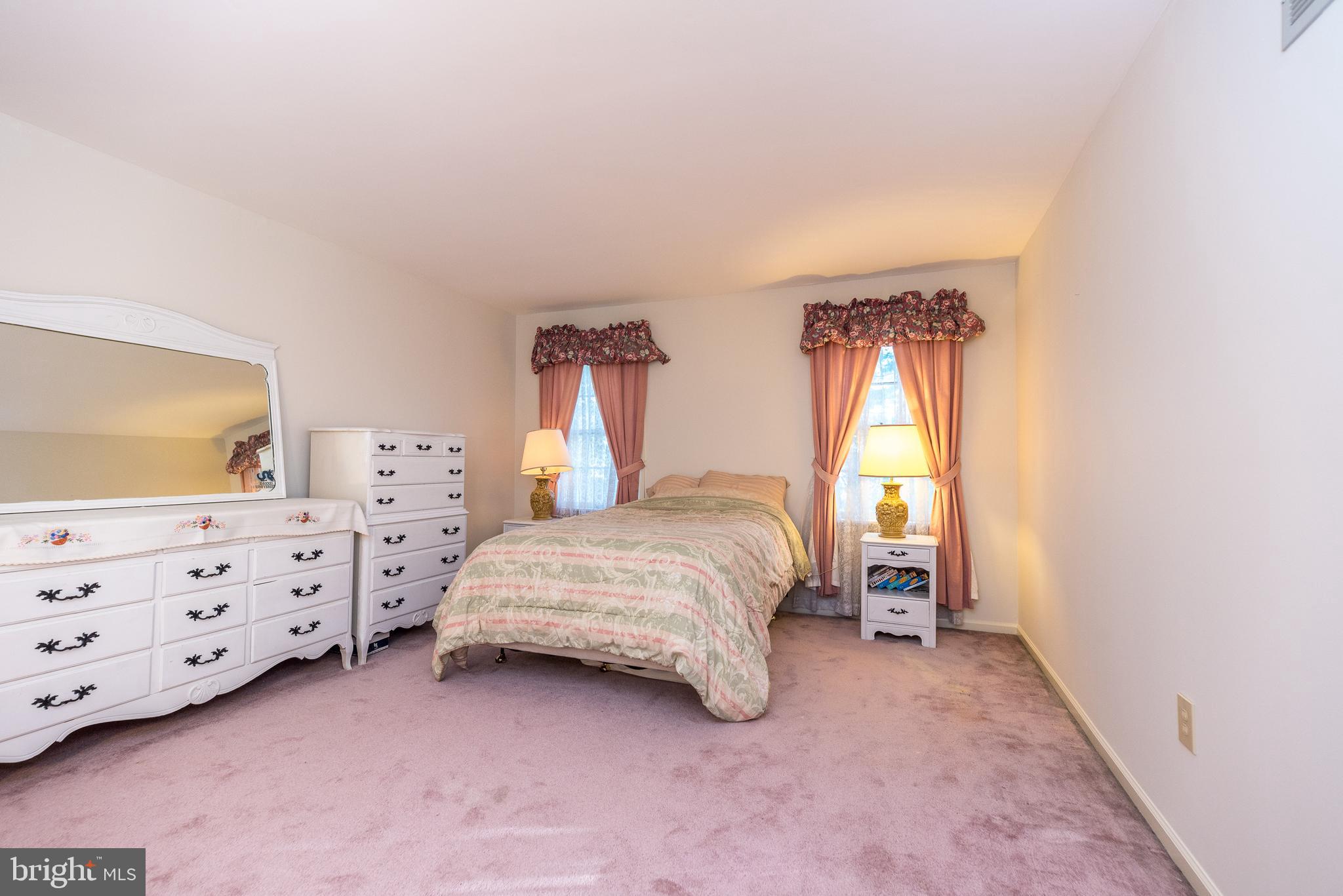 680 Chatham Ln