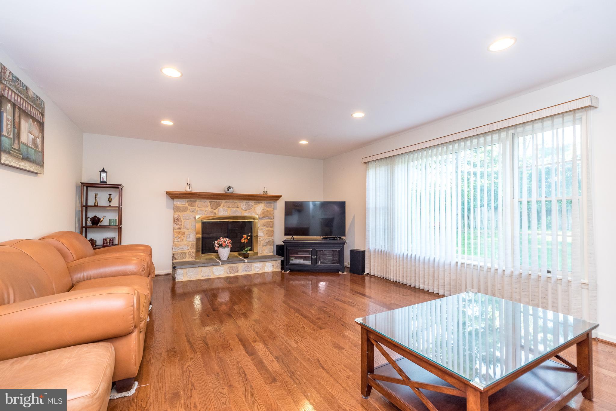 680 Chatham Ln
