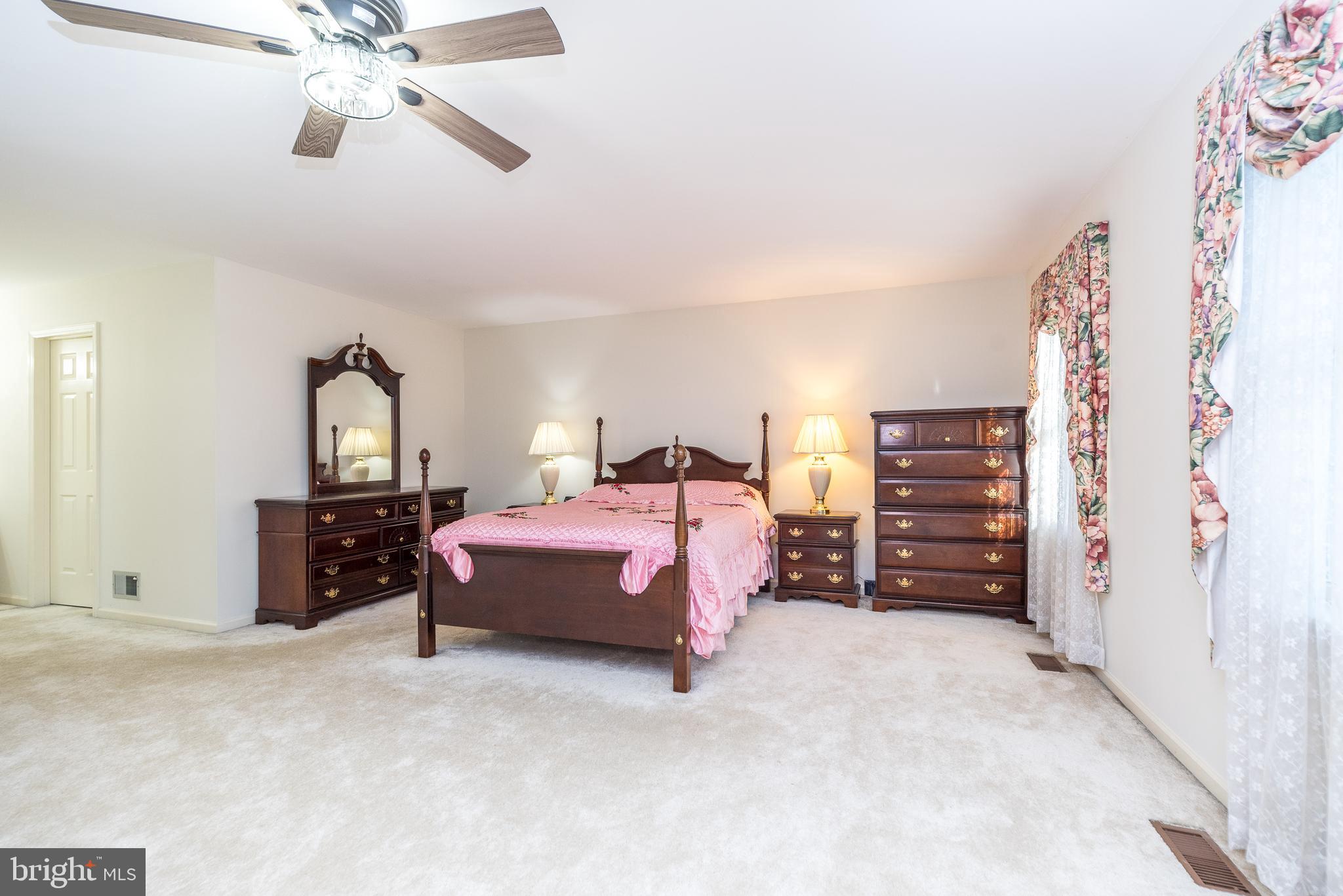 680 Chatham Ln