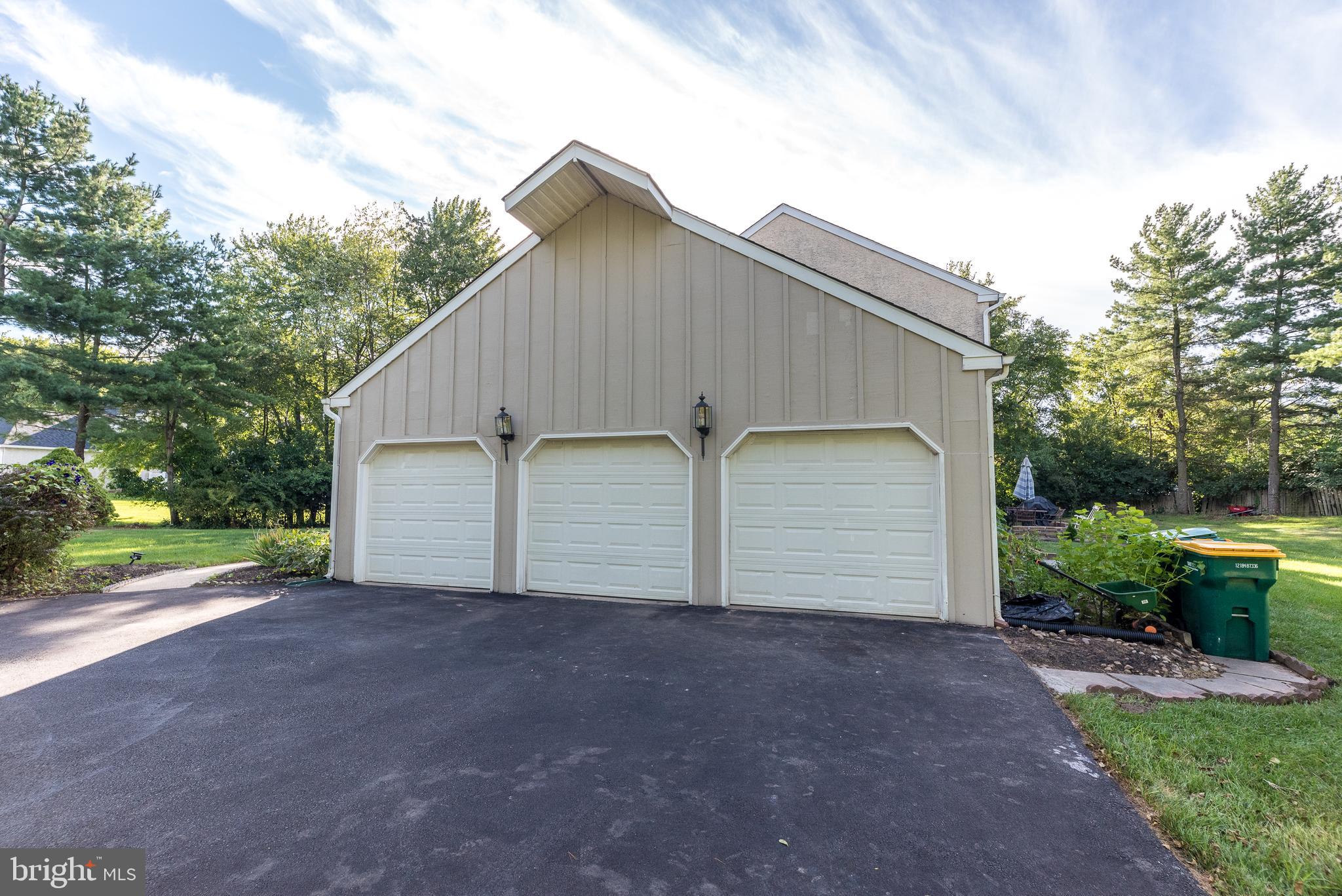 680 Chatham Ln