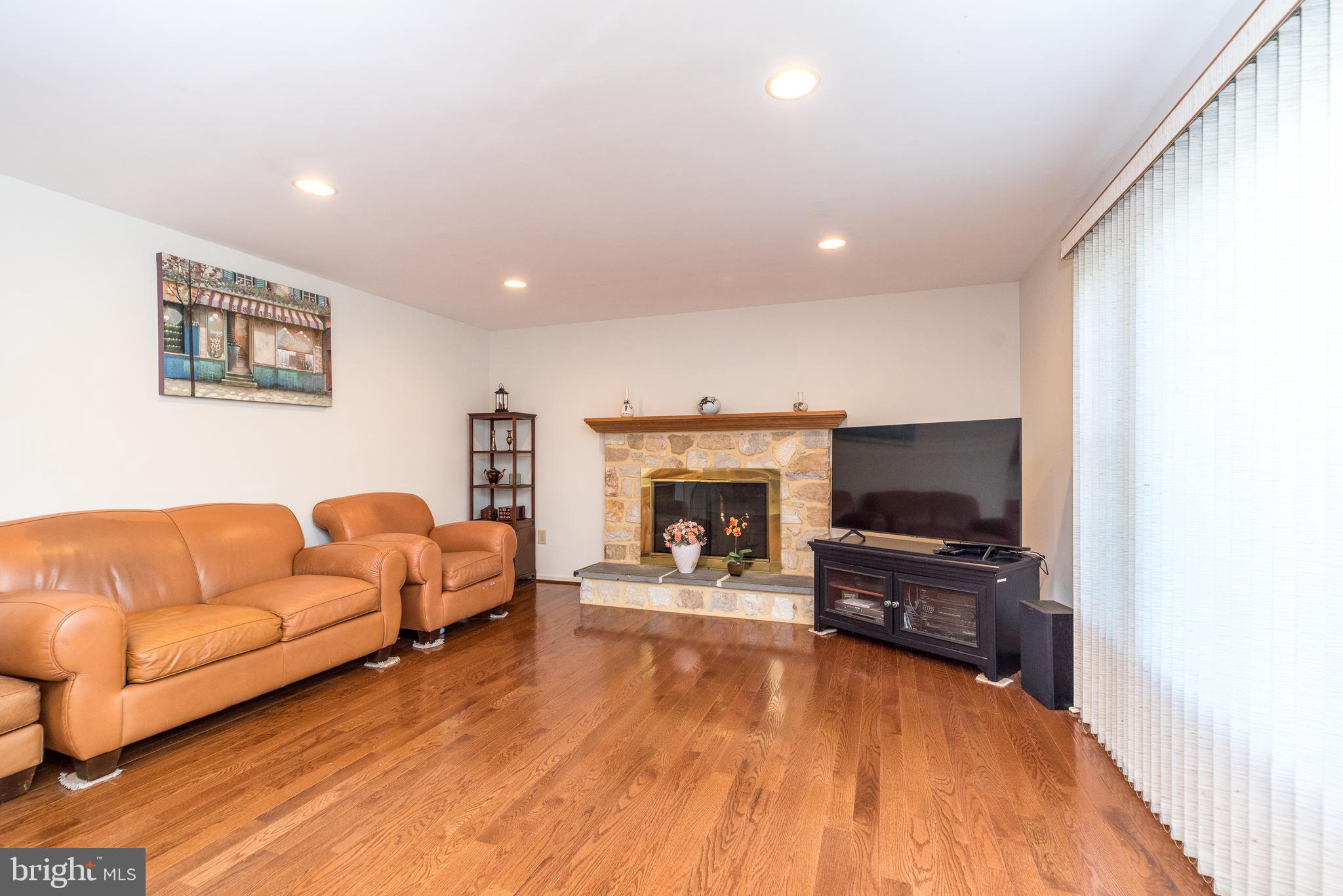 680 Chatham Ln