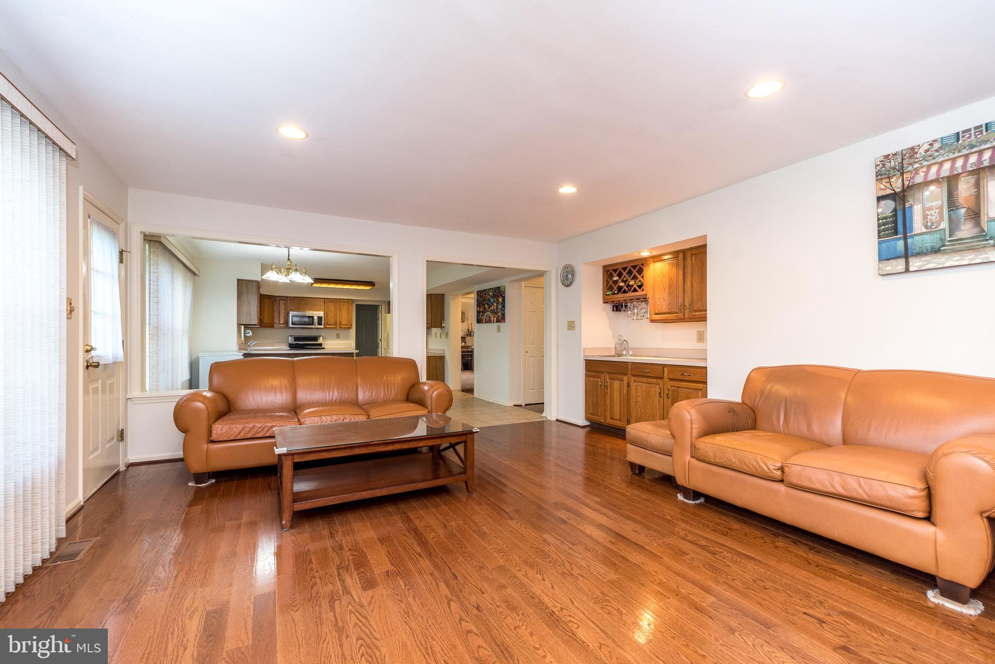 680 Chatham Ln