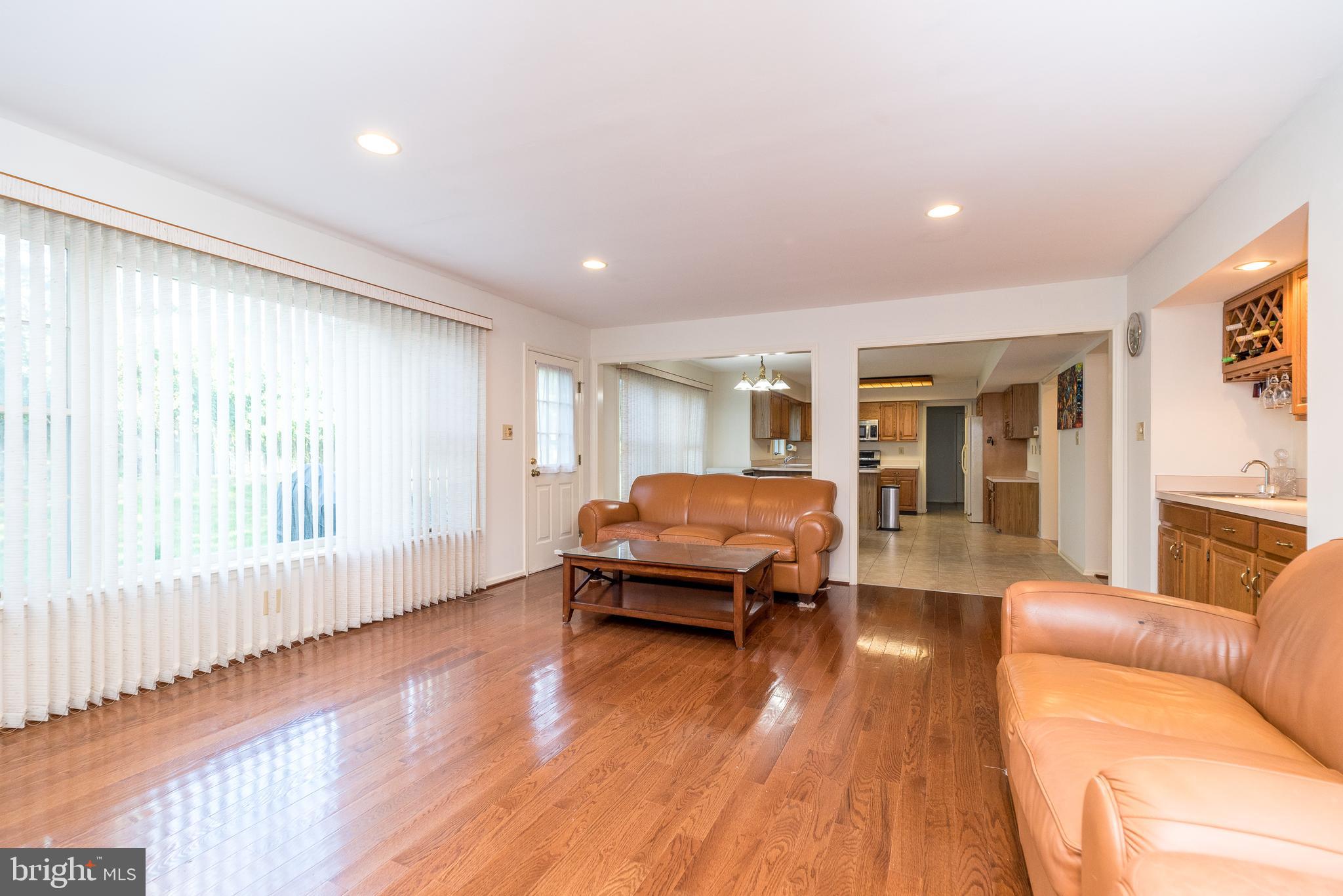 680 Chatham Ln