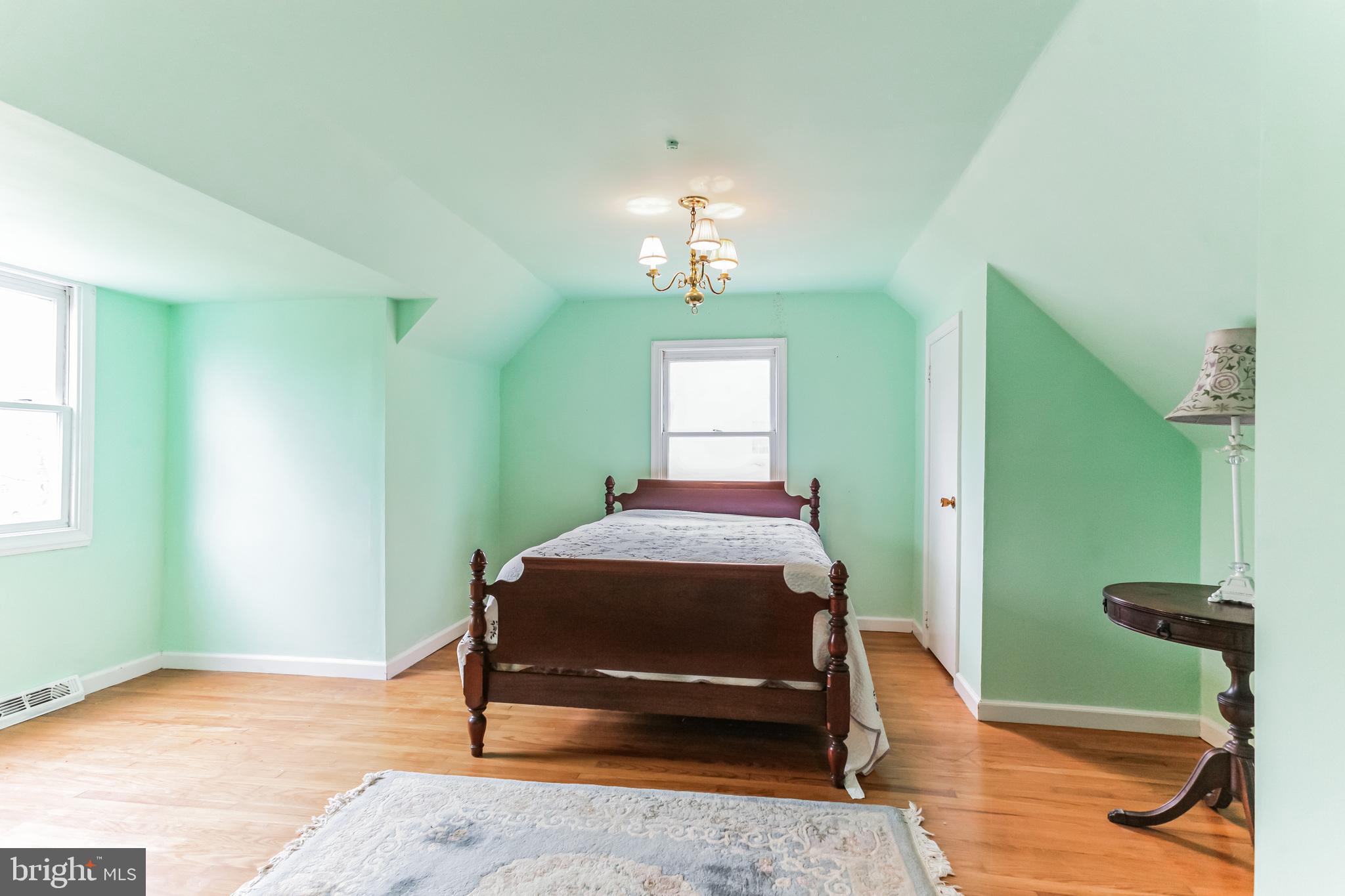 325 Valley Rd
