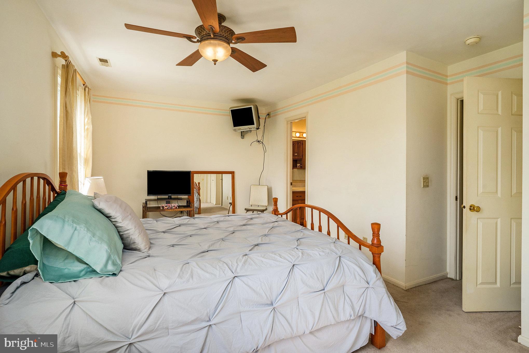 1234 Pine Ridge Dr