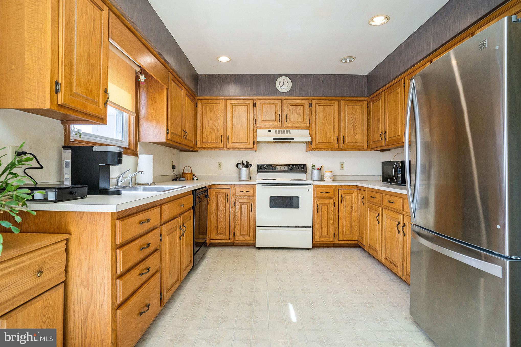 1234 Pine Ridge Dr