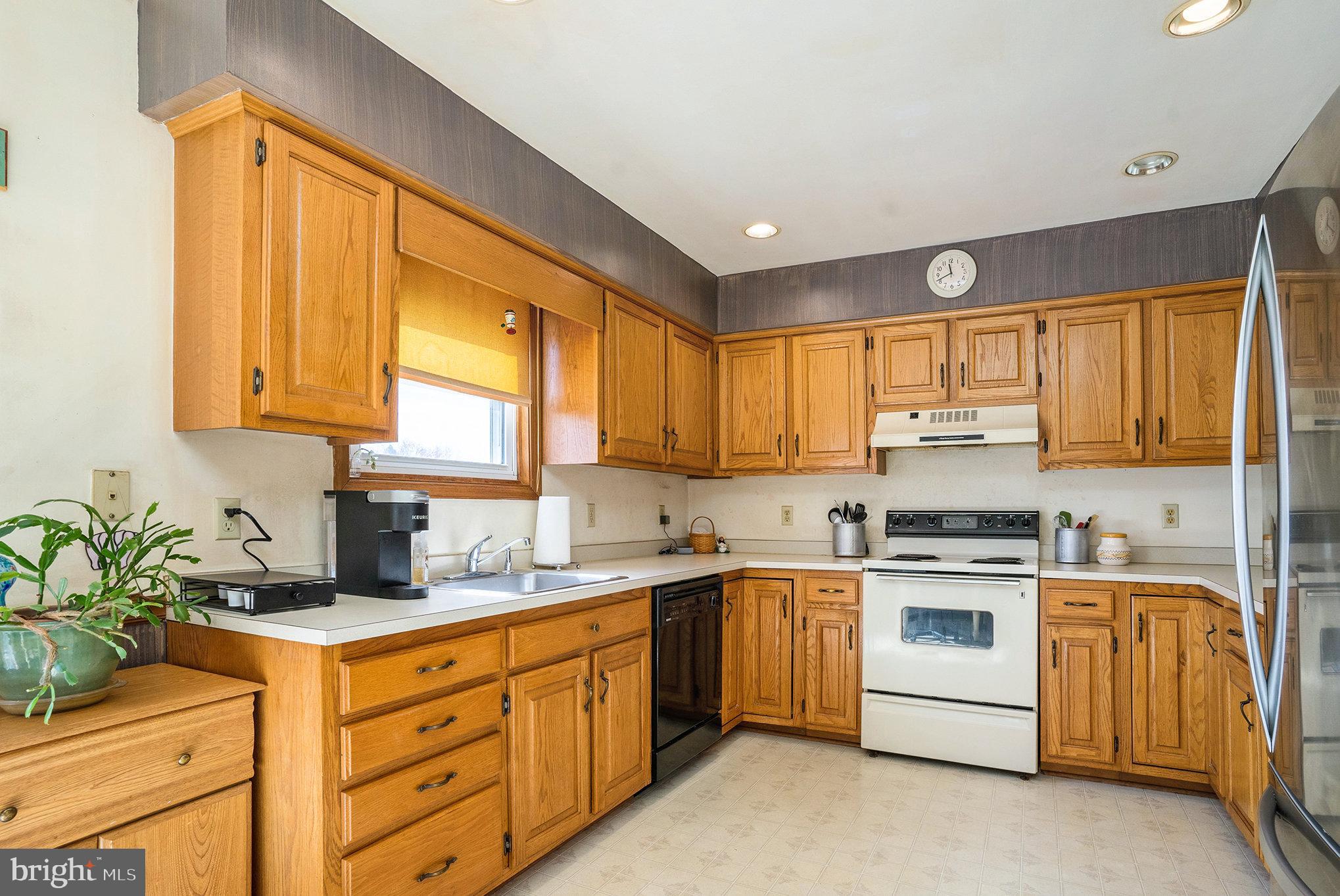 1234 Pine Ridge Dr