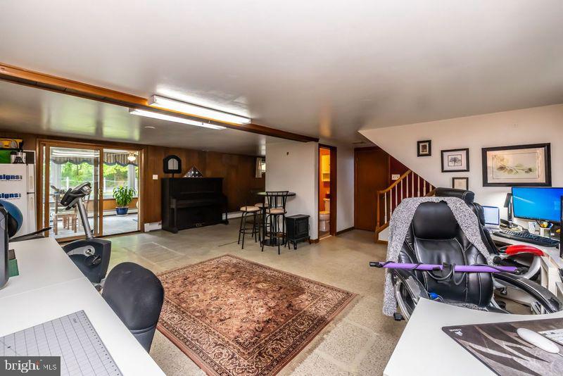196 Hillside Dr