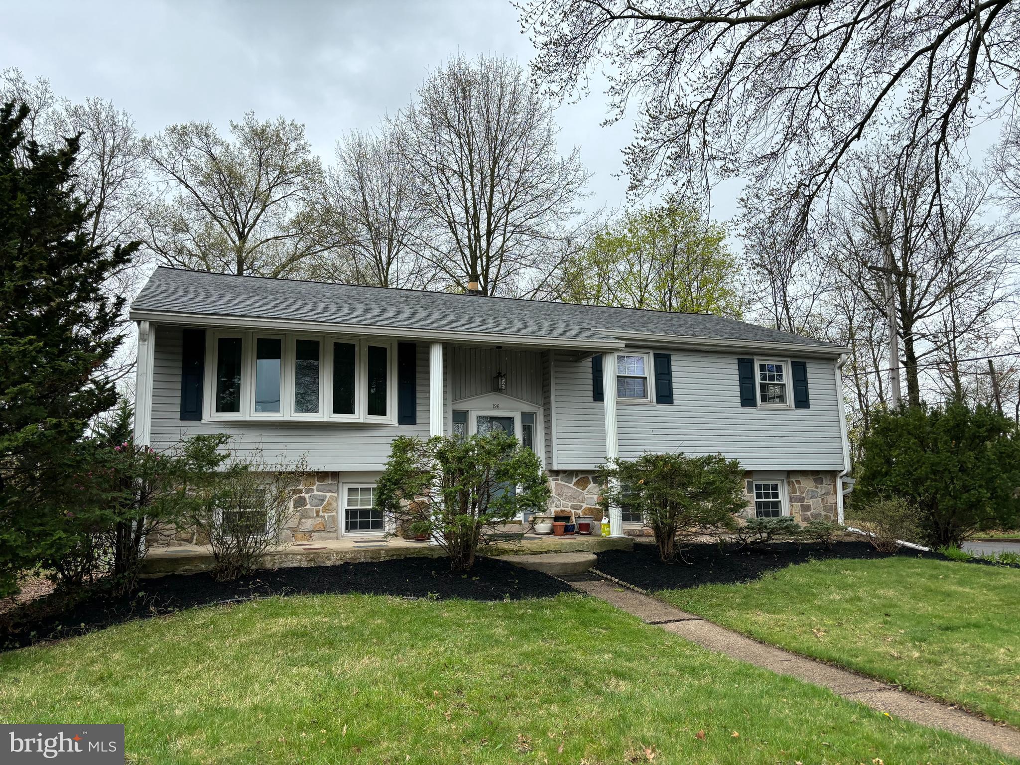 196 Hillside Dr