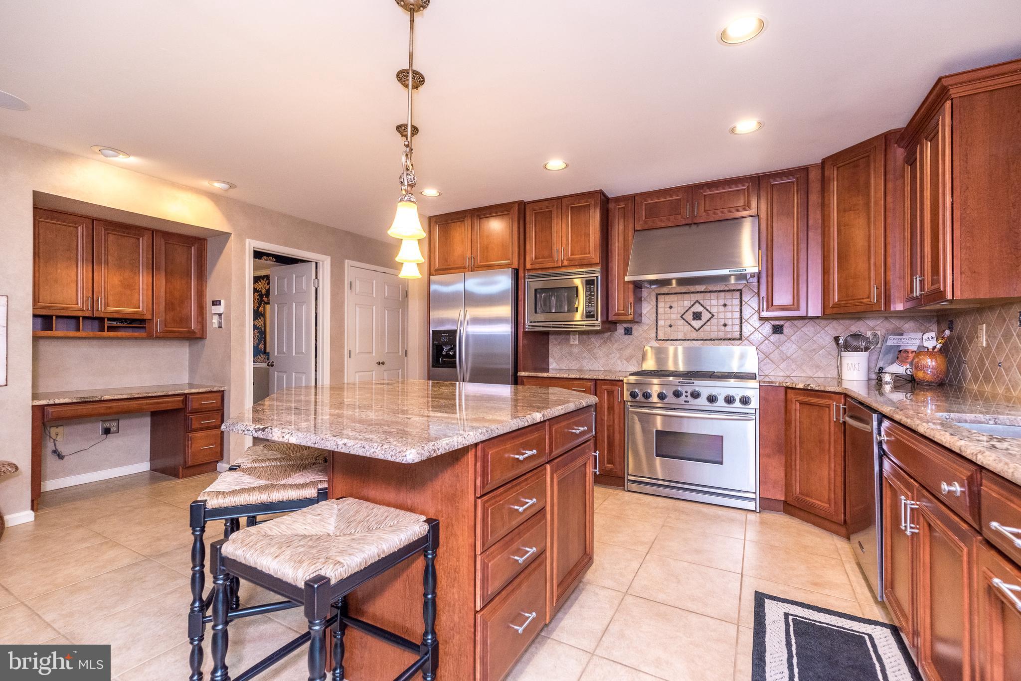 1612 Holly Hill Ln