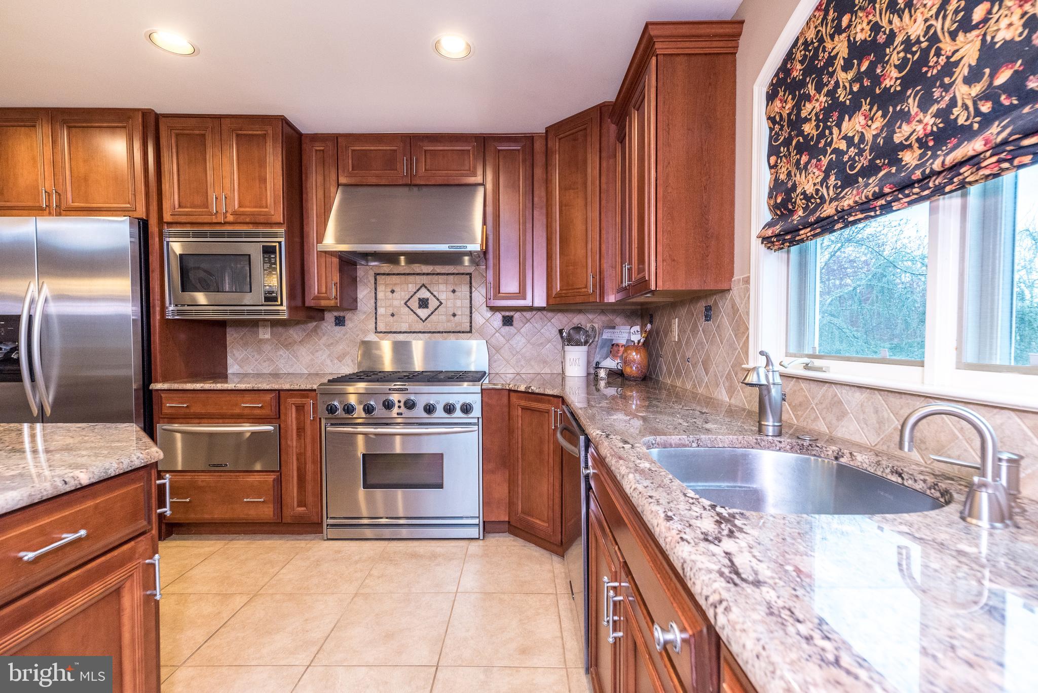 1612 Holly Hill Ln