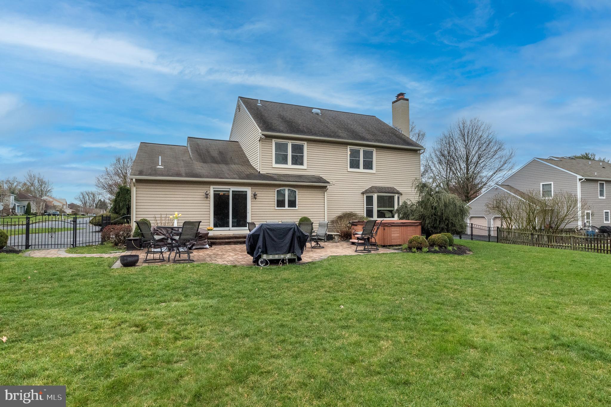 1612 Holly Hill Ln