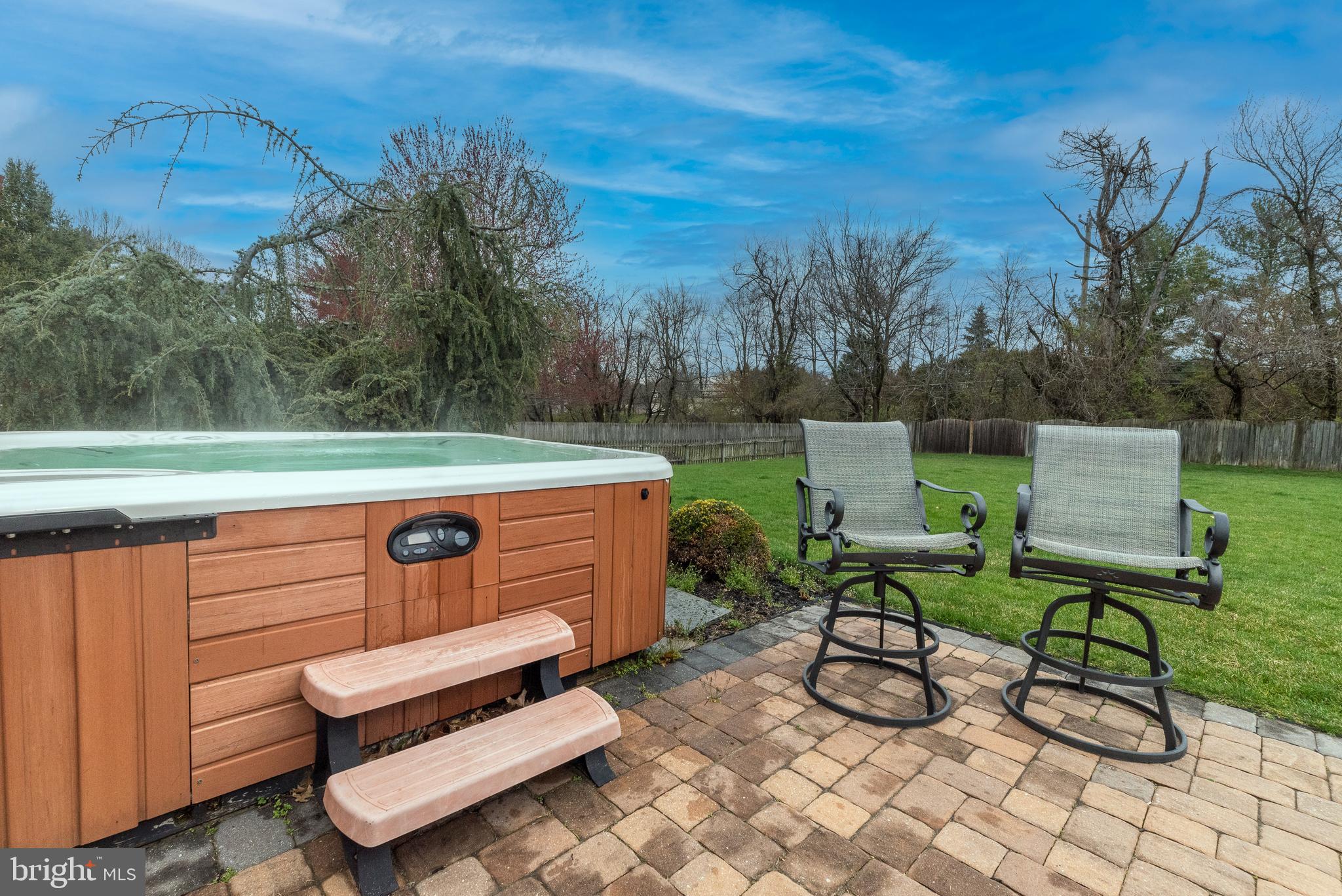 1612 Holly Hill Ln