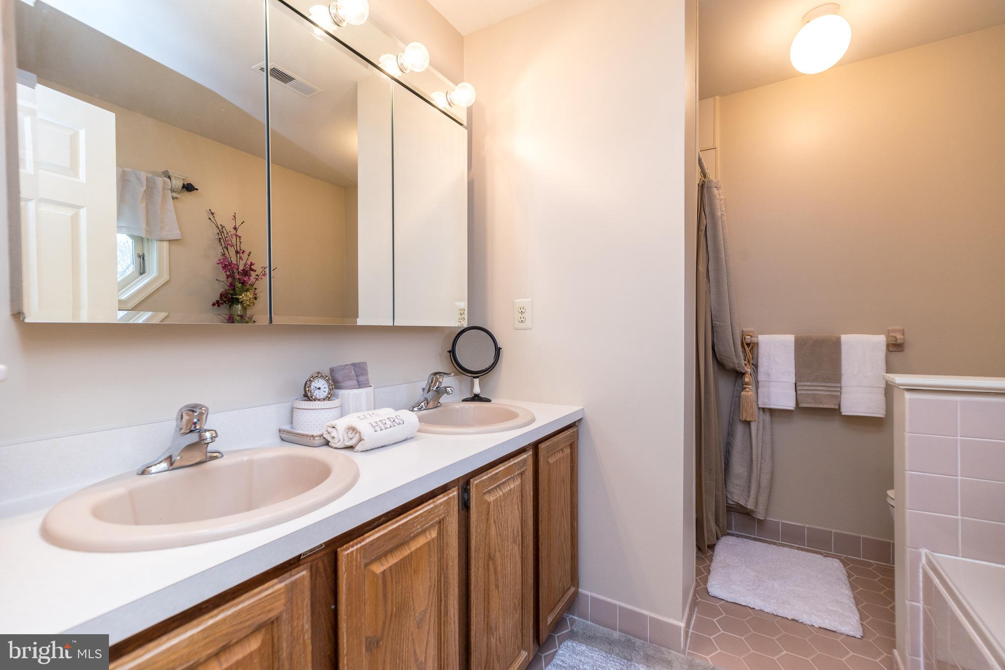 1612 Holly Hill Ln