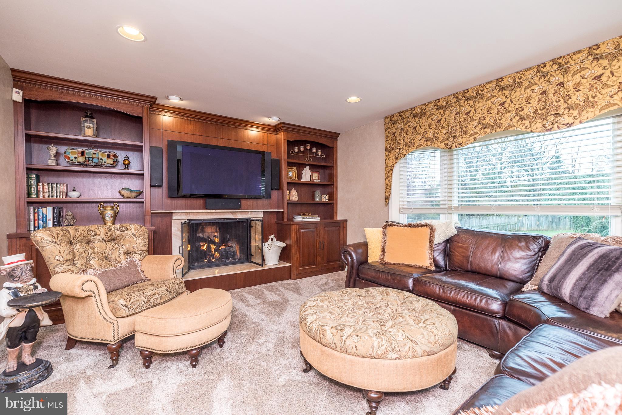1612 Holly Hill Ln
