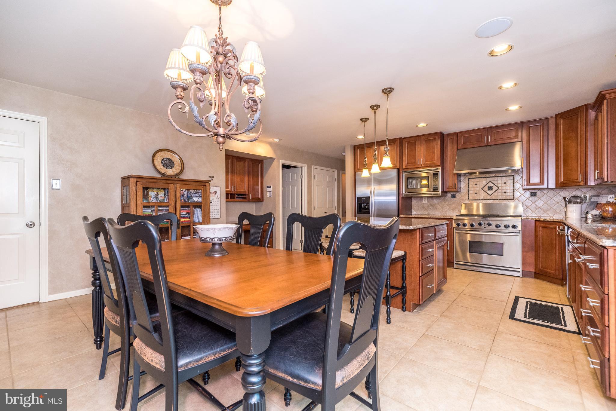 1612 Holly Hill Ln