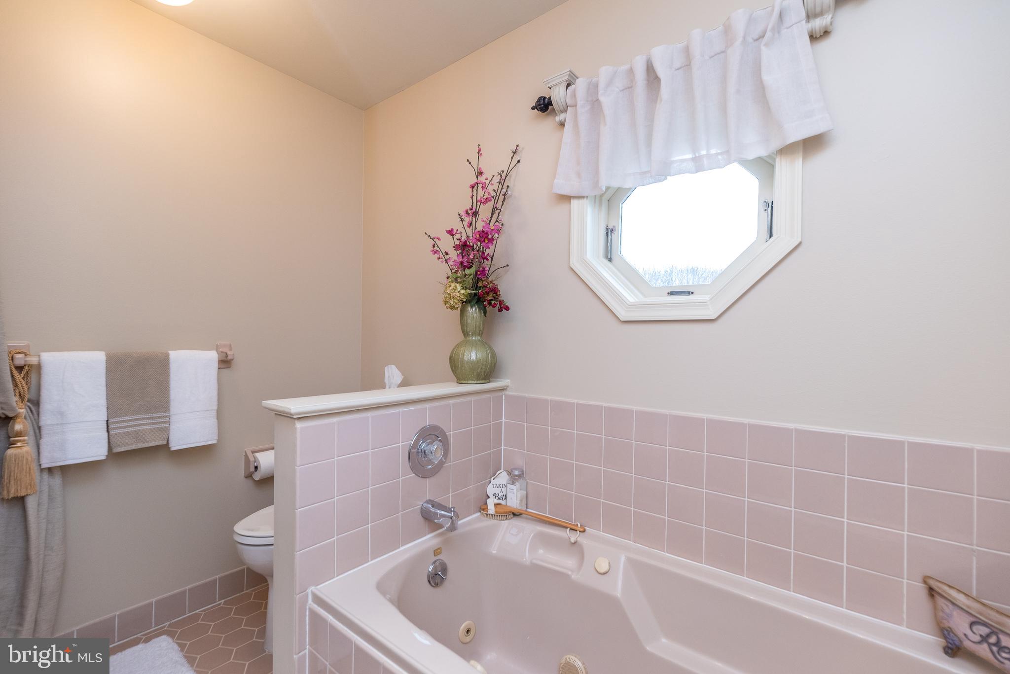 1612 Holly Hill Ln
