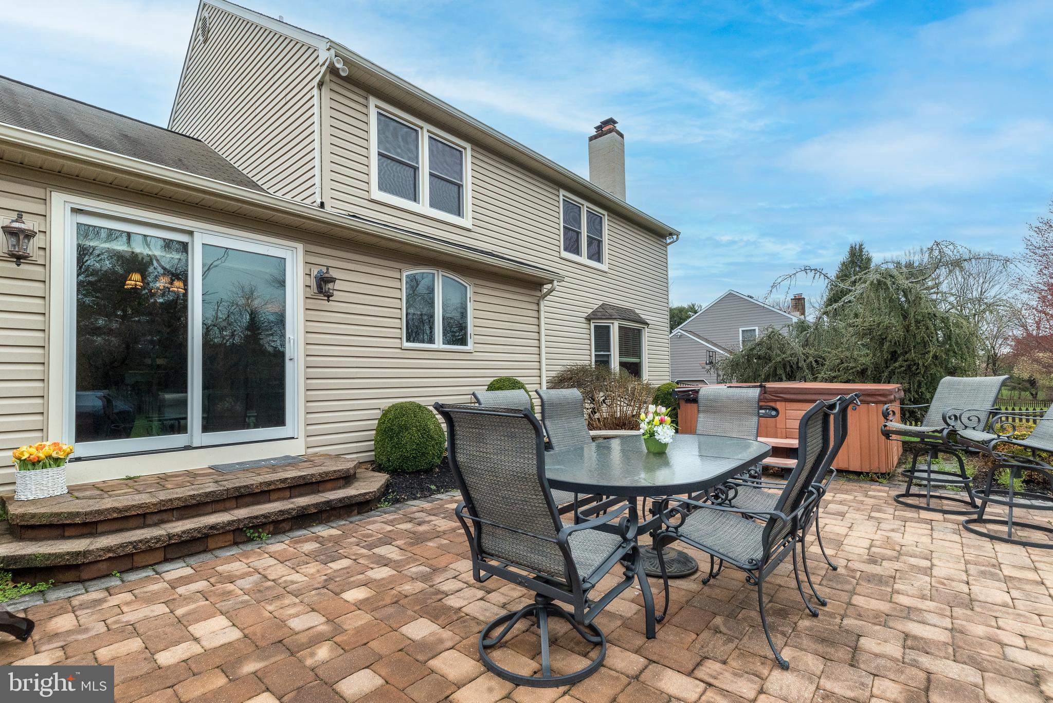 1612 Holly Hill Ln