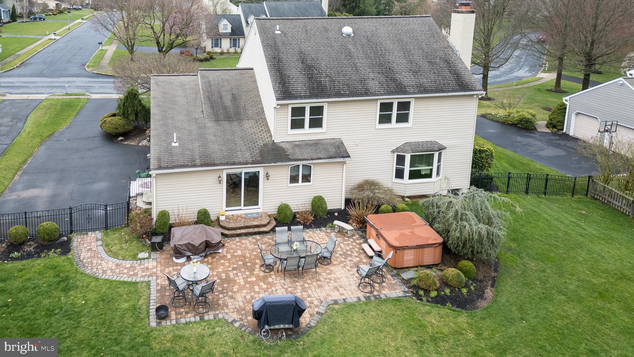 1612 Holly Hill Ln