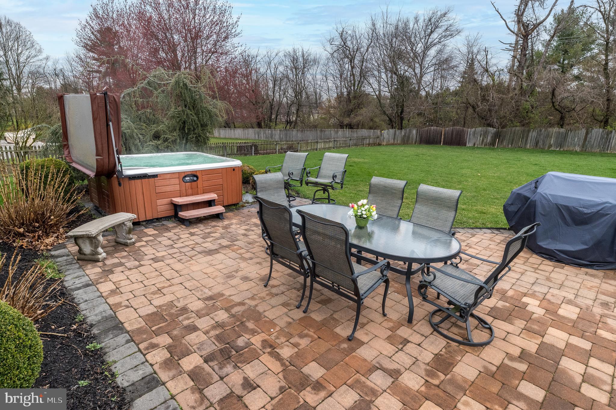 1612 Holly Hill Ln