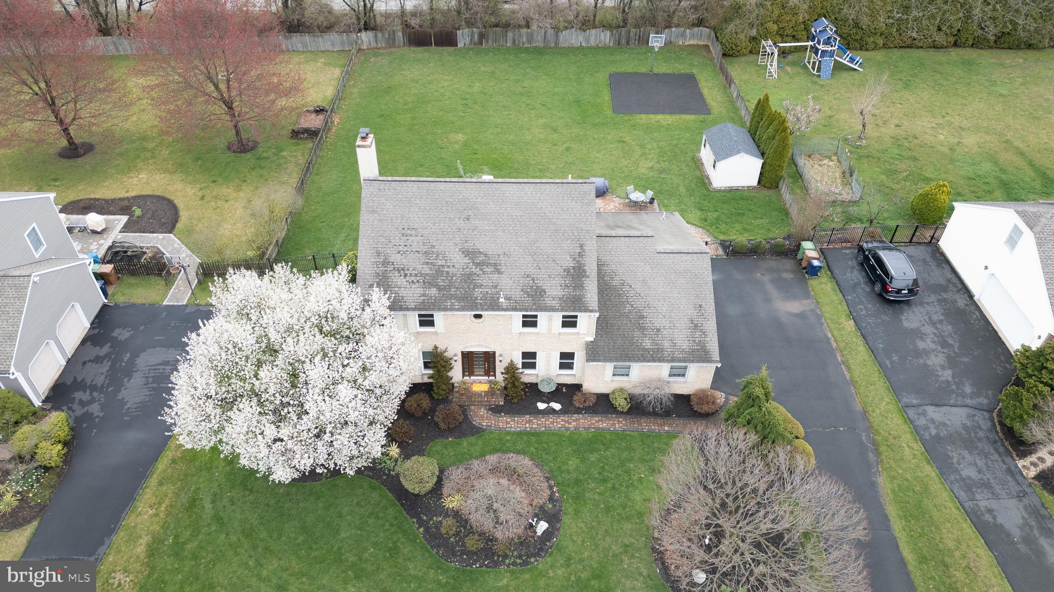 1612 Holly Hill Ln