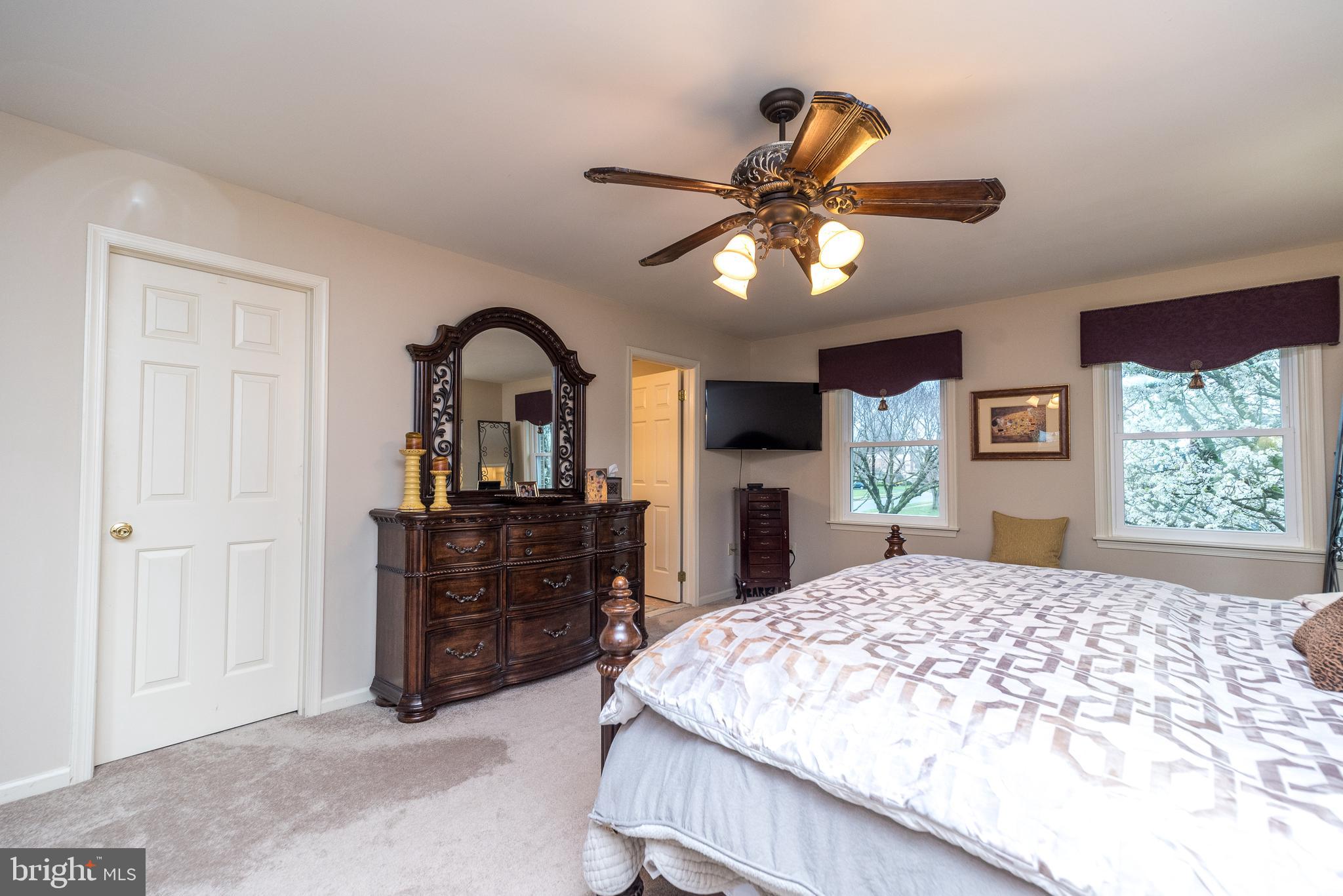 1612 Holly Hill Ln