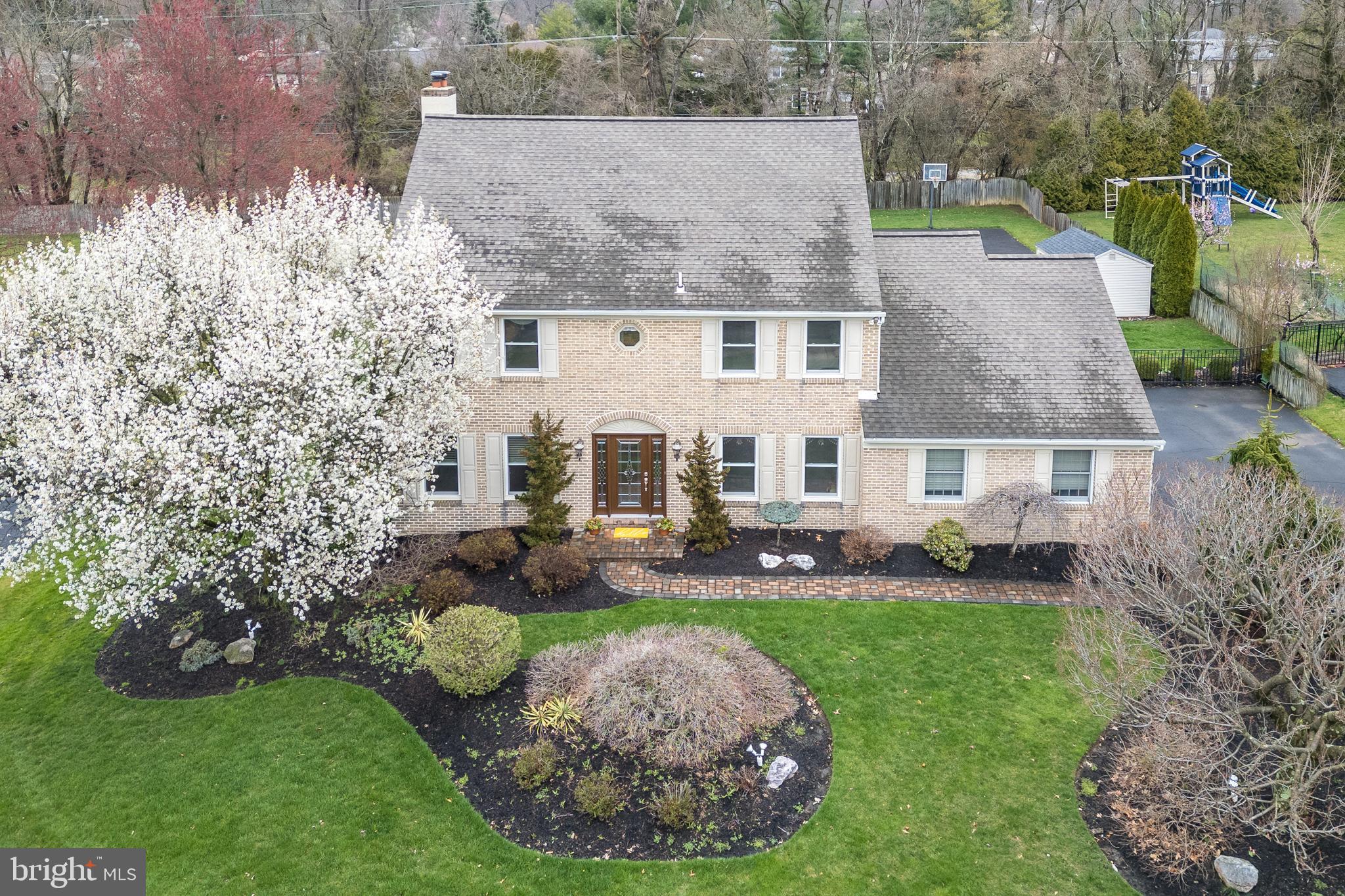 1612 Holly Hill Ln