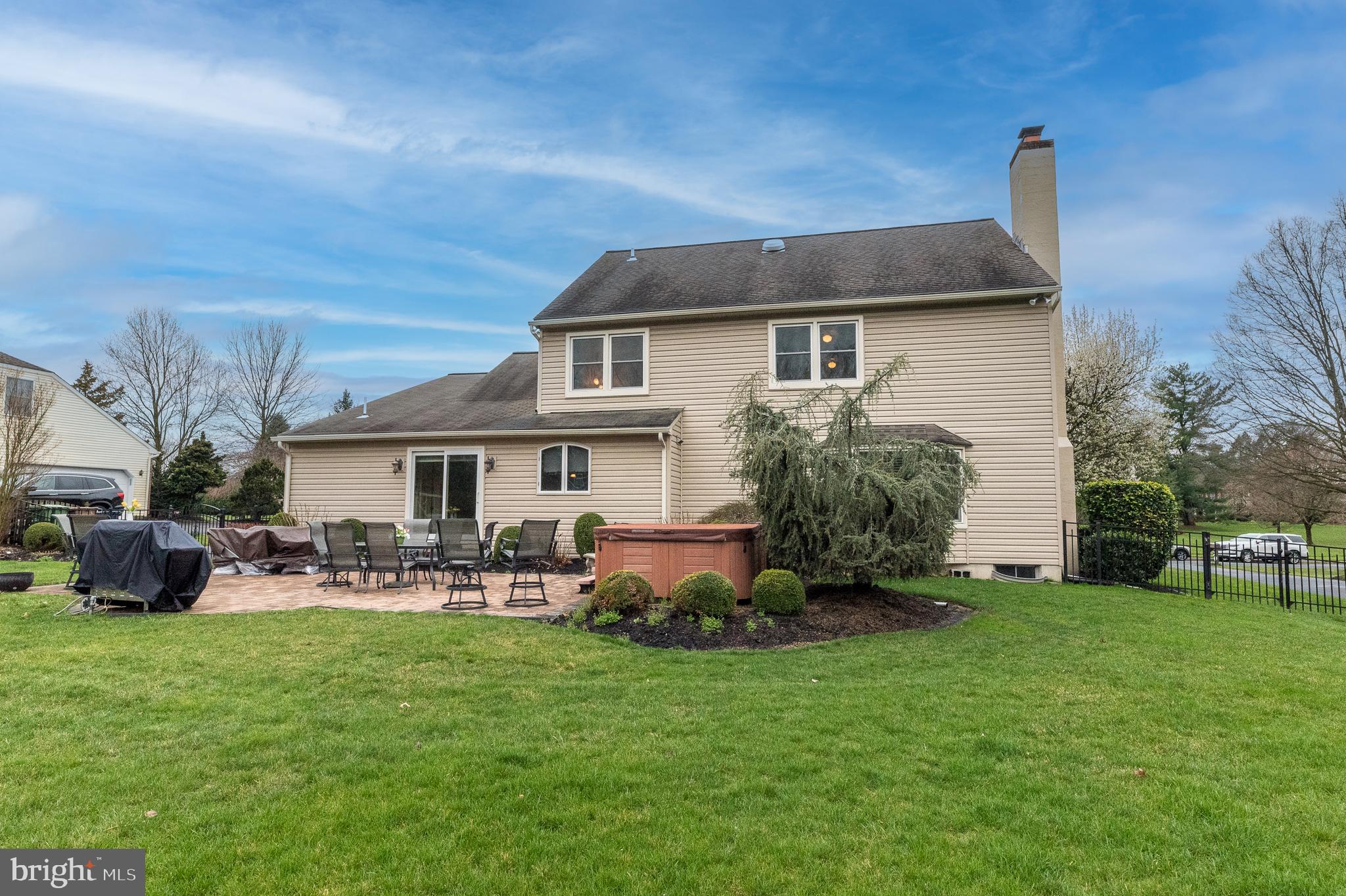 1612 Holly Hill Ln