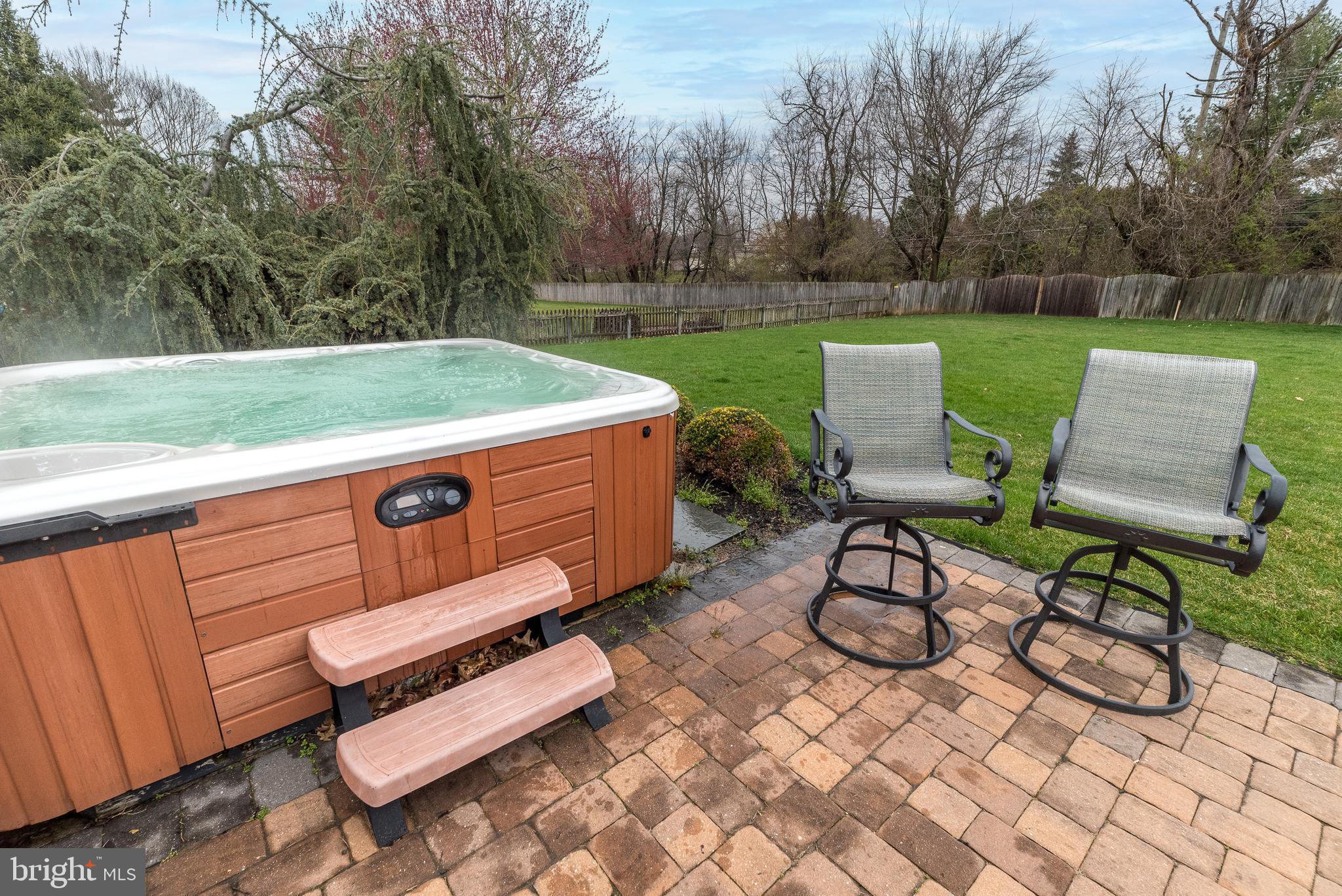 1612 Holly Hill Ln
