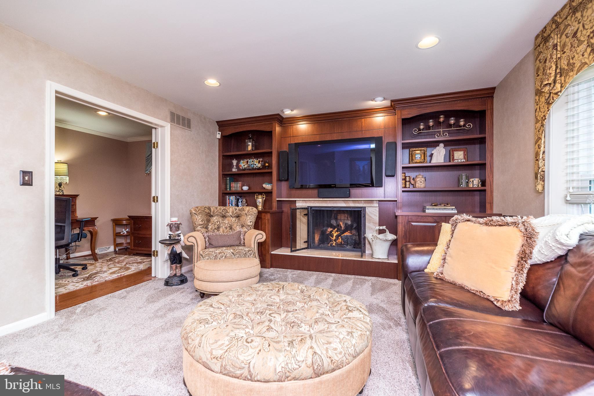 1612 Holly Hill Ln