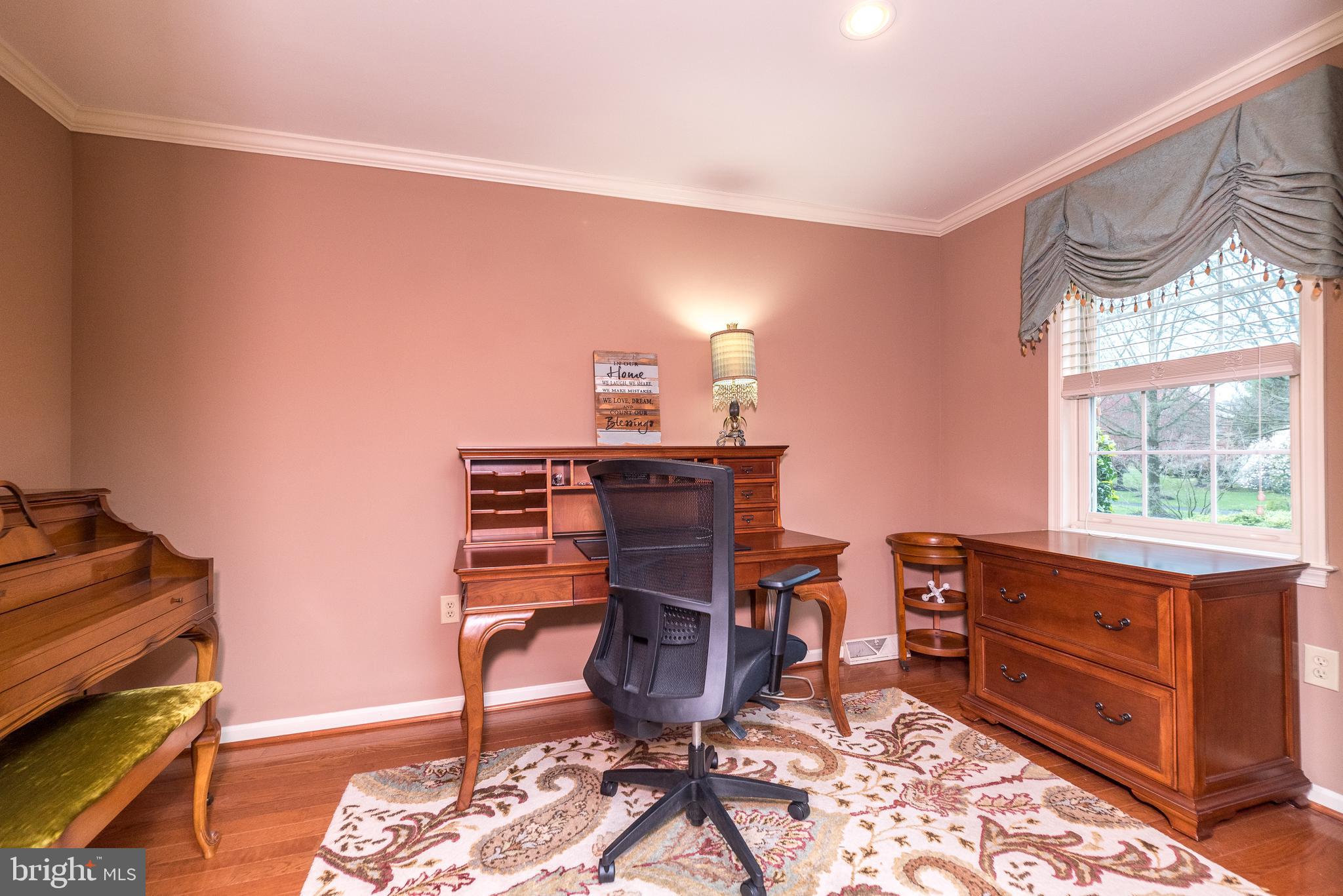 1612 Holly Hill Ln