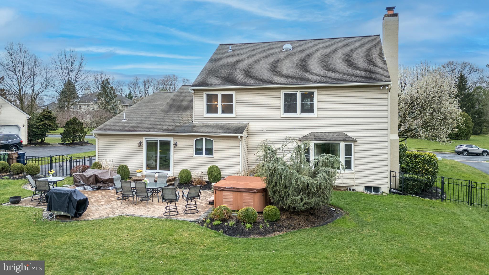 1612 Holly Hill Ln
