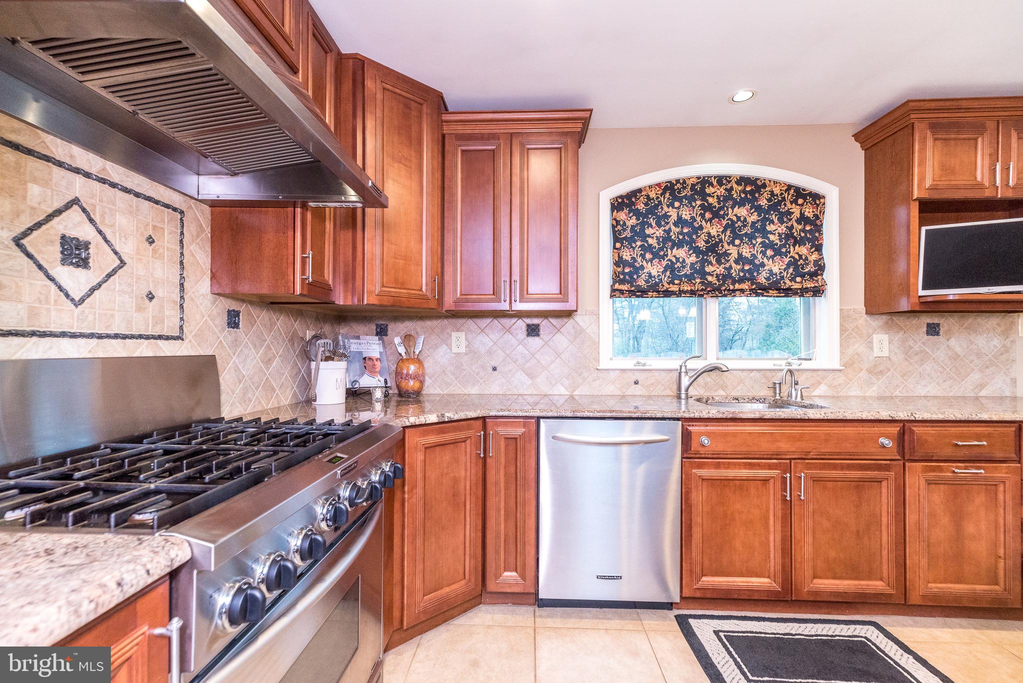 1612 Holly Hill Ln
