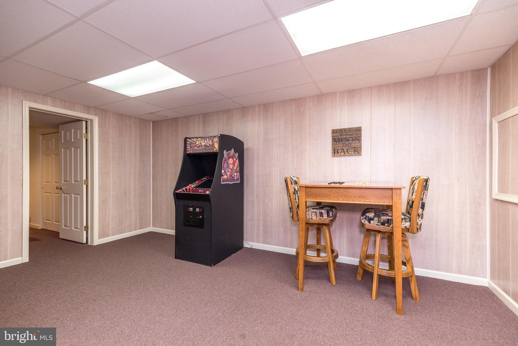 1612 Holly Hill Ln