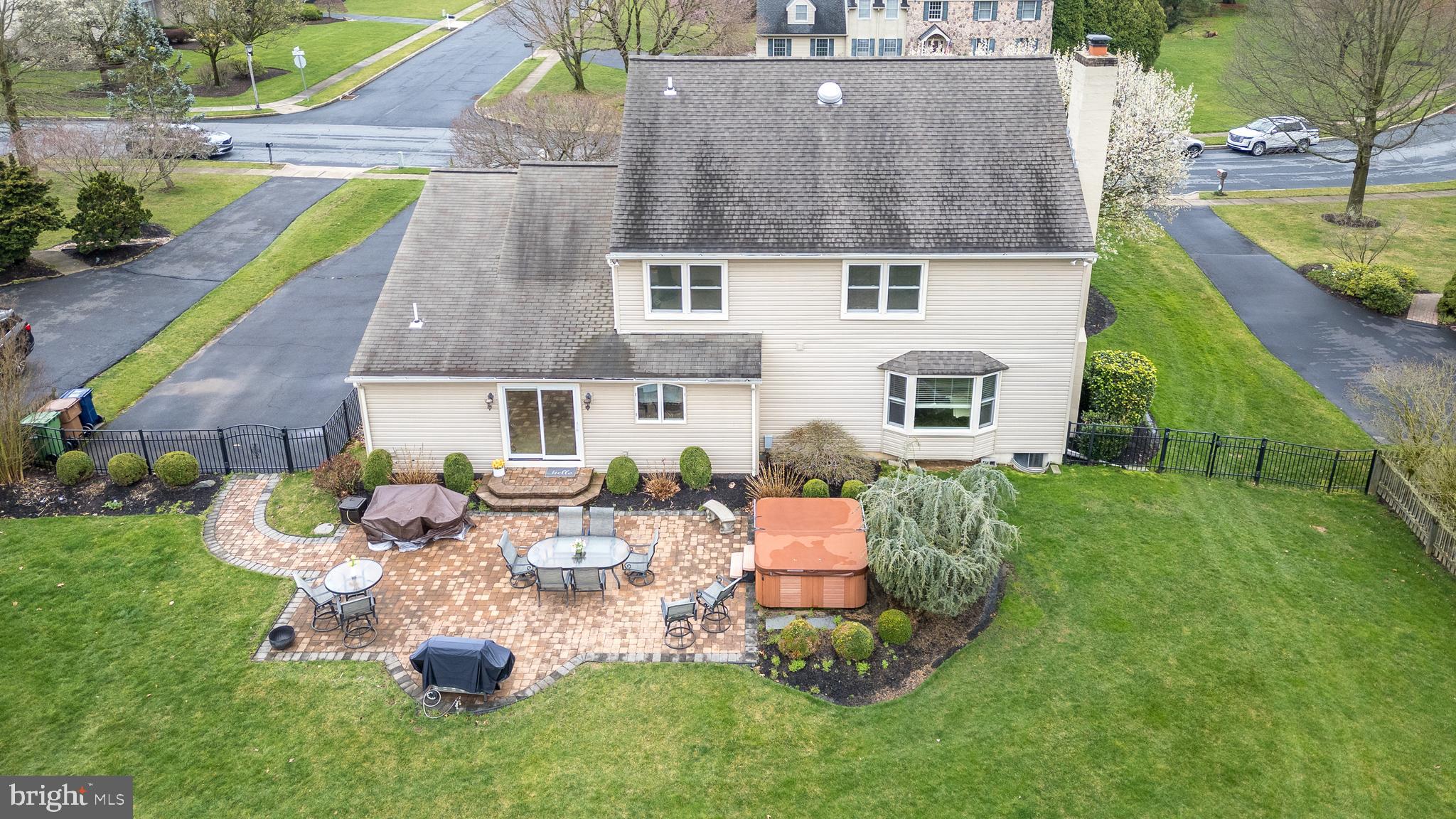 1612 Holly Hill Ln