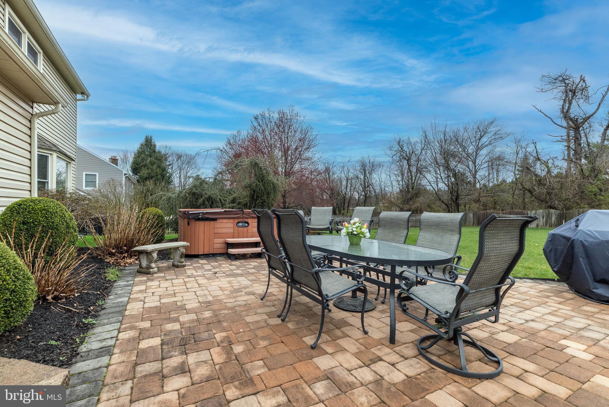 1612 Holly Hill Ln