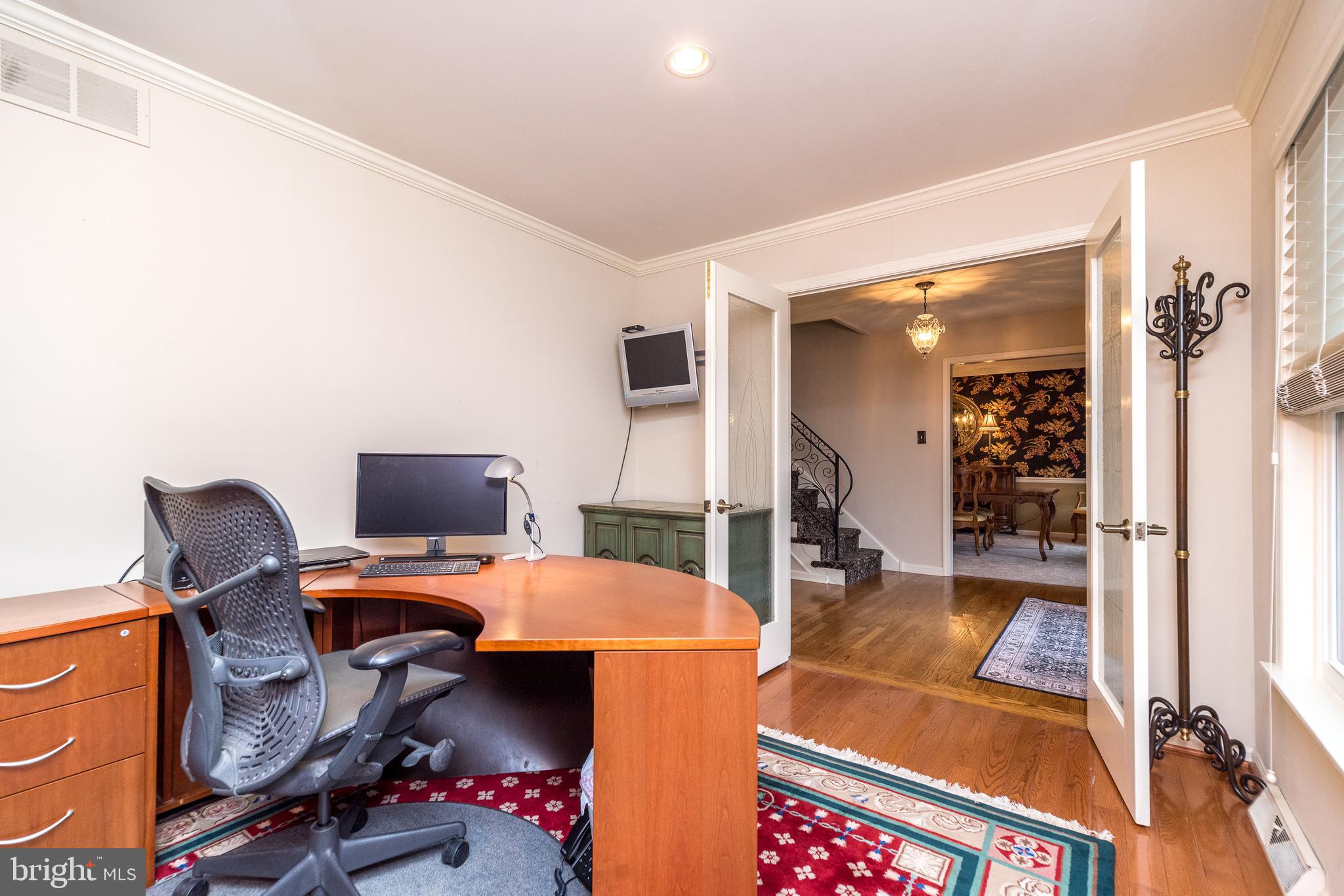 1612 Holly Hill Ln