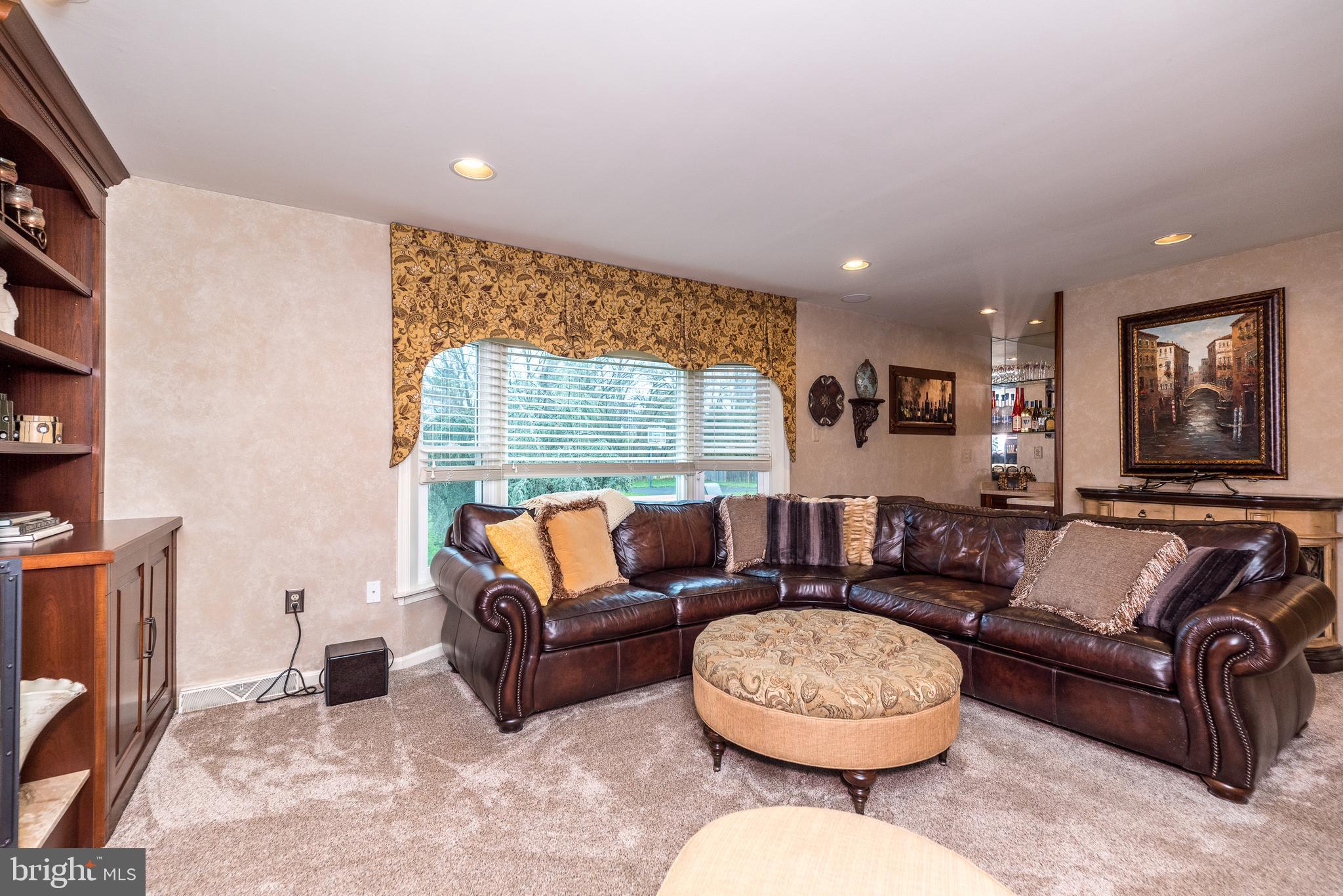 1612 Holly Hill Ln