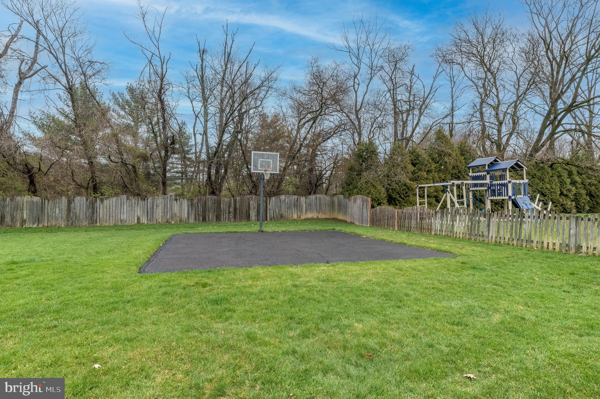 1612 Holly Hill Ln