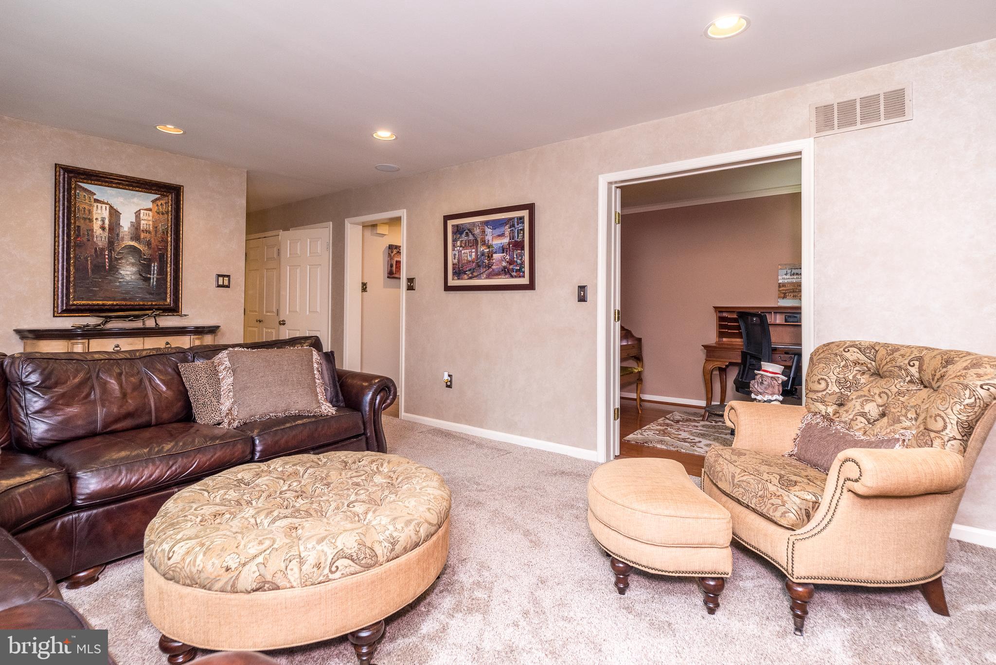 1612 Holly Hill Ln