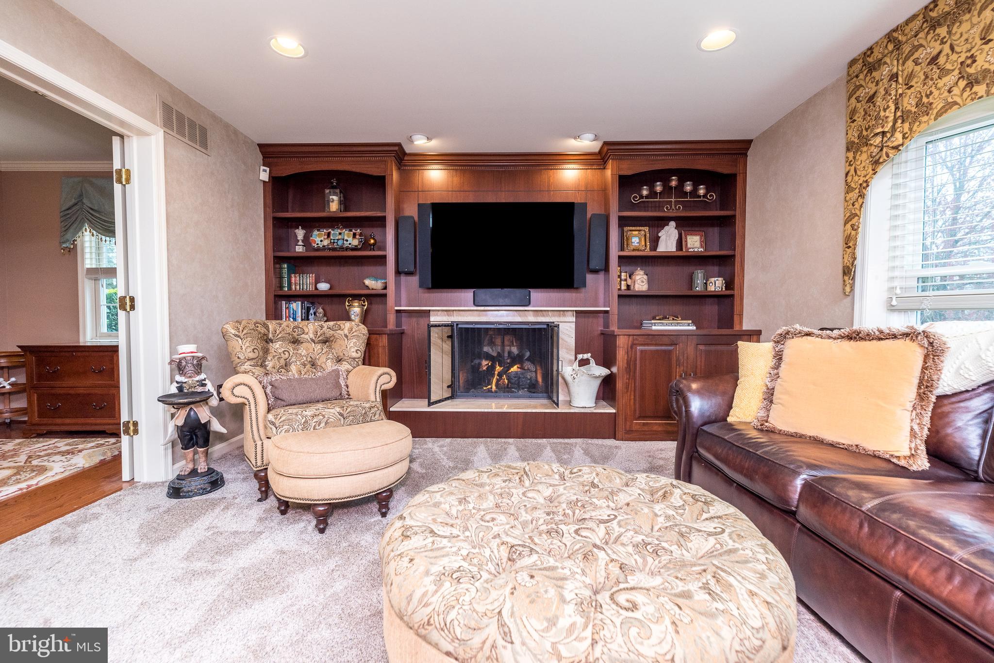 1612 Holly Hill Ln