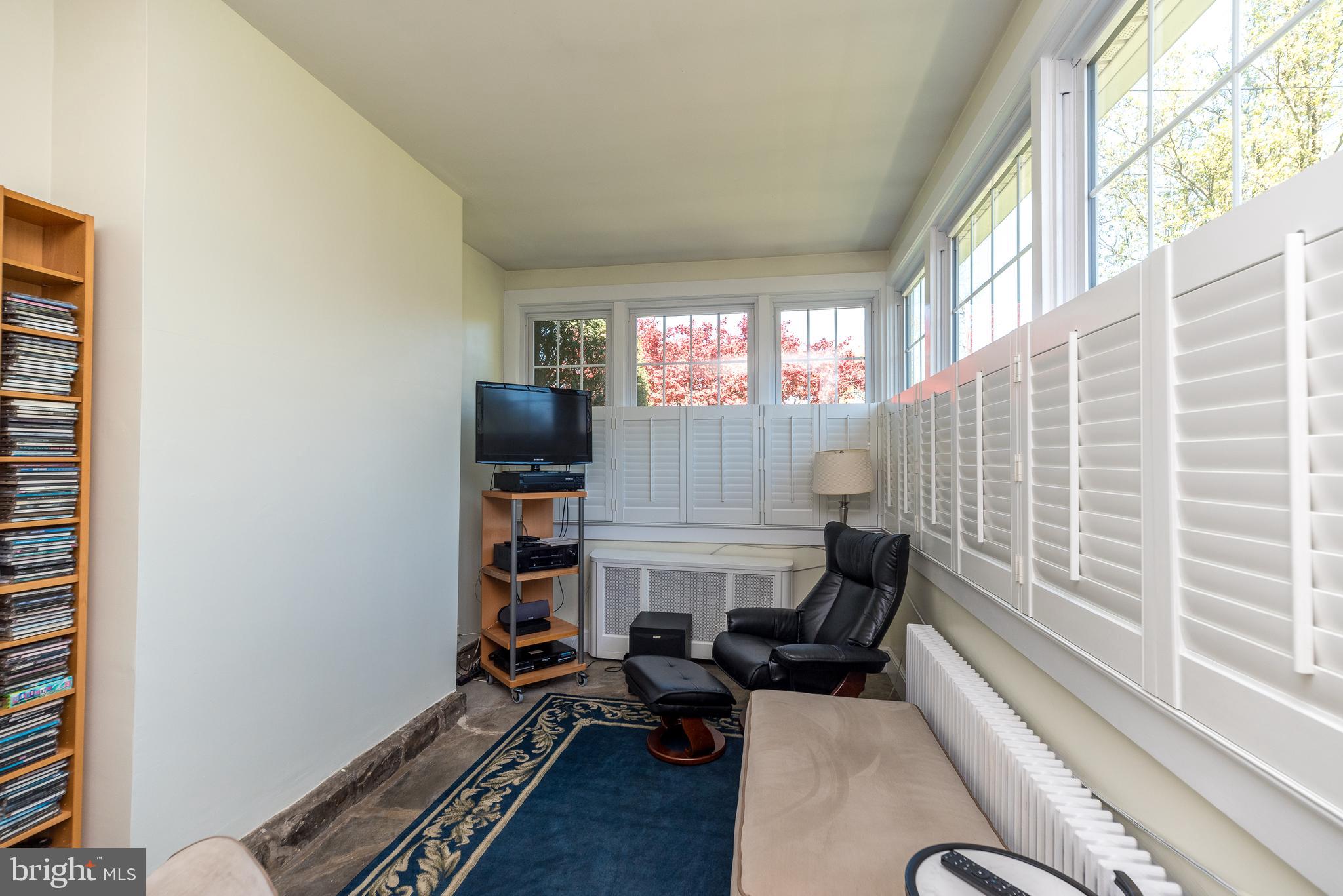 701 Stoler Ave