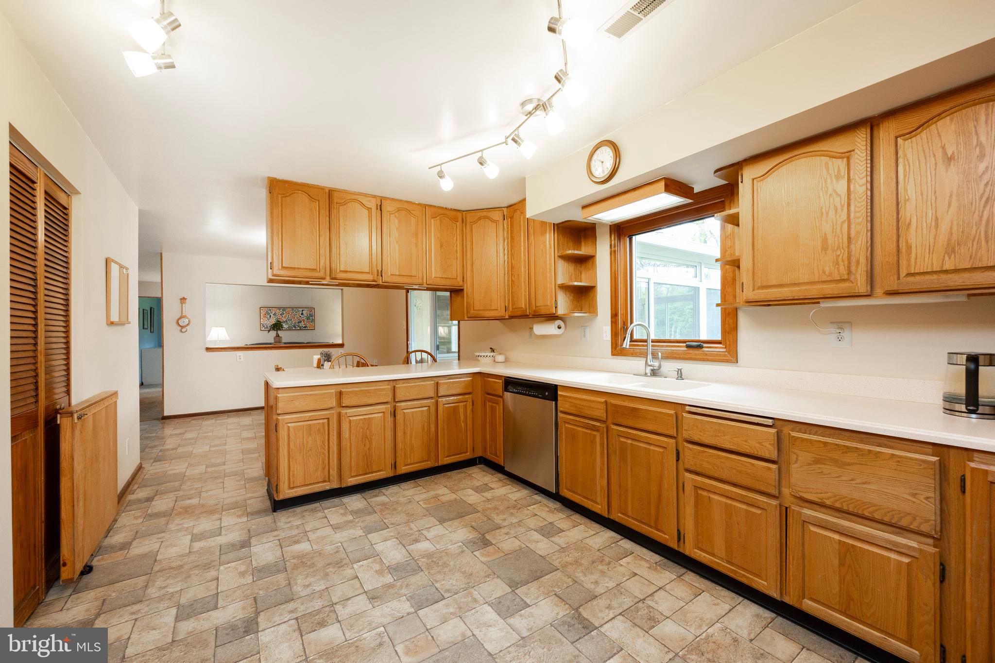 1012 Davis Rd