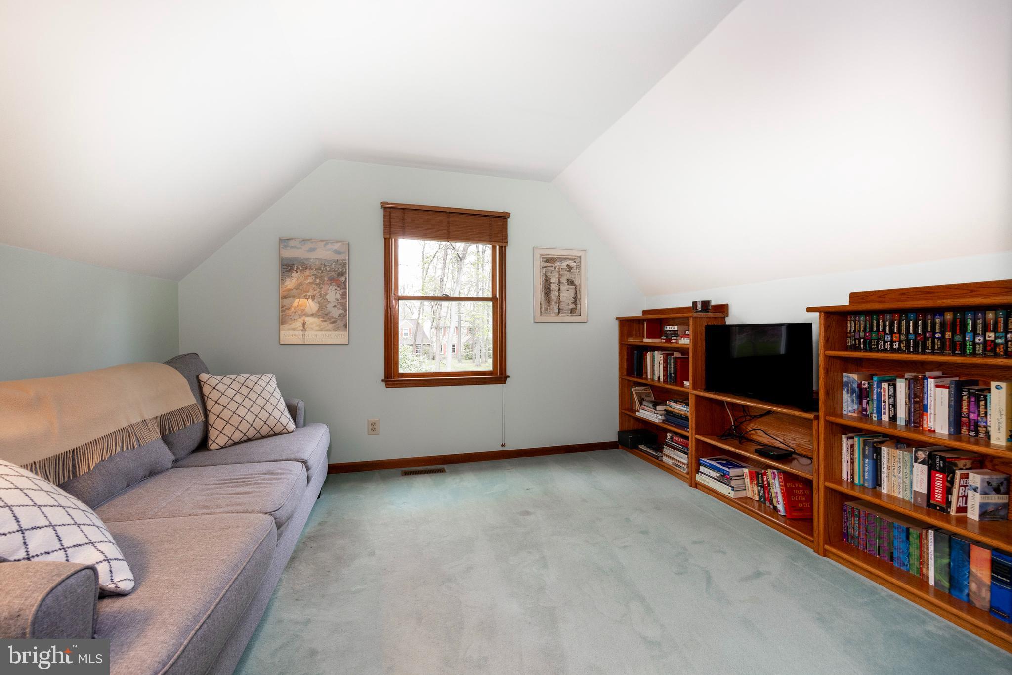 1012 Davis Rd