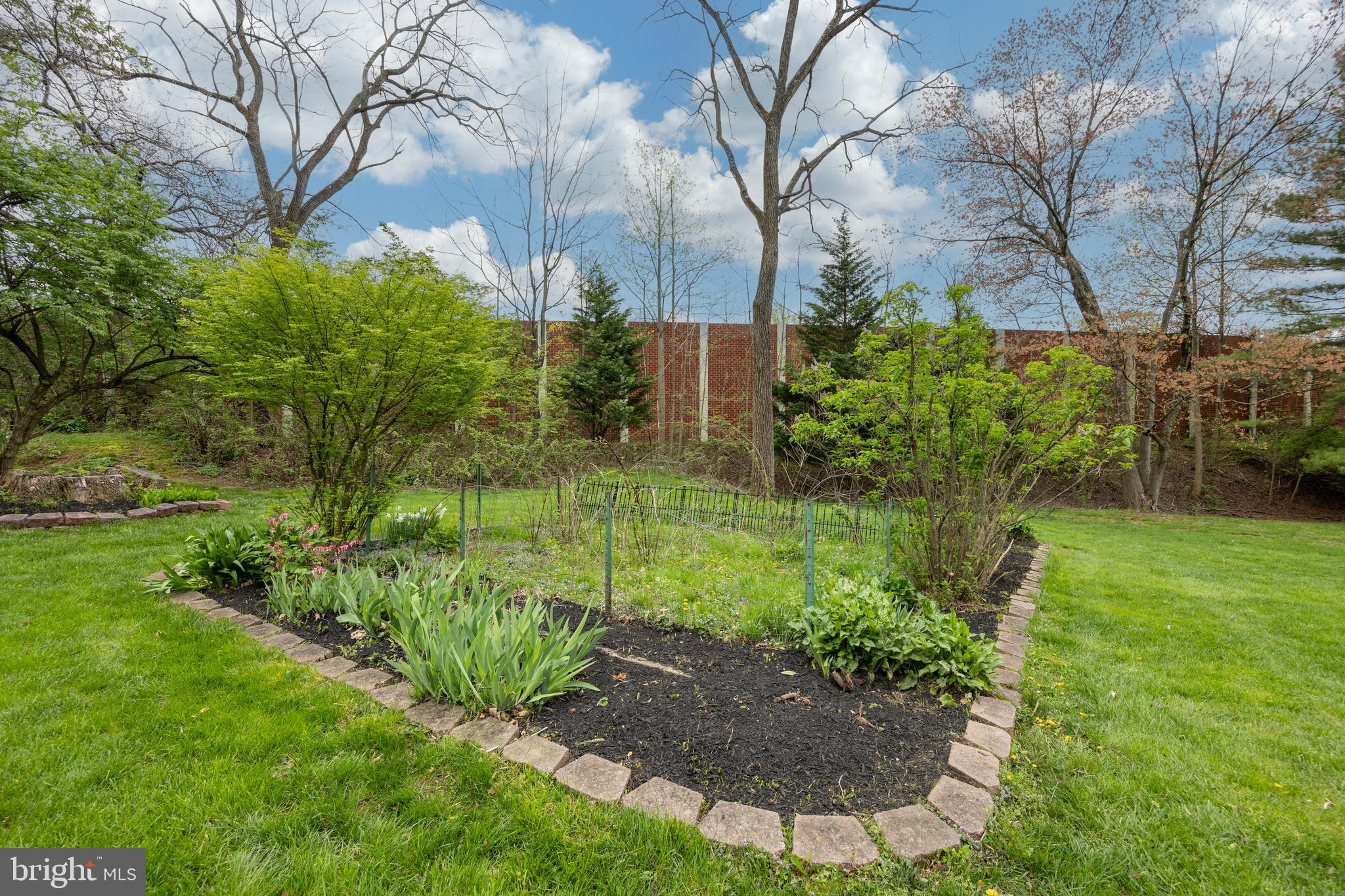 1012 Davis Rd