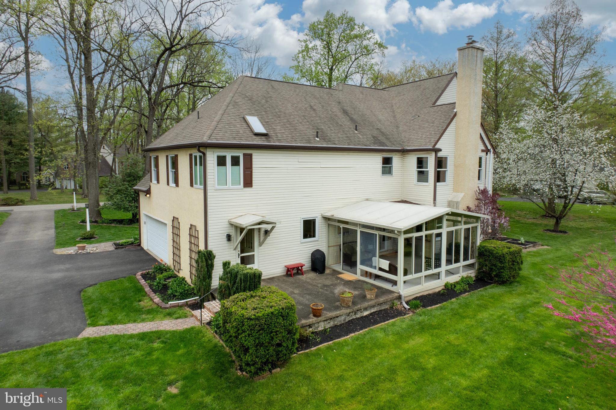 1012 Davis Rd